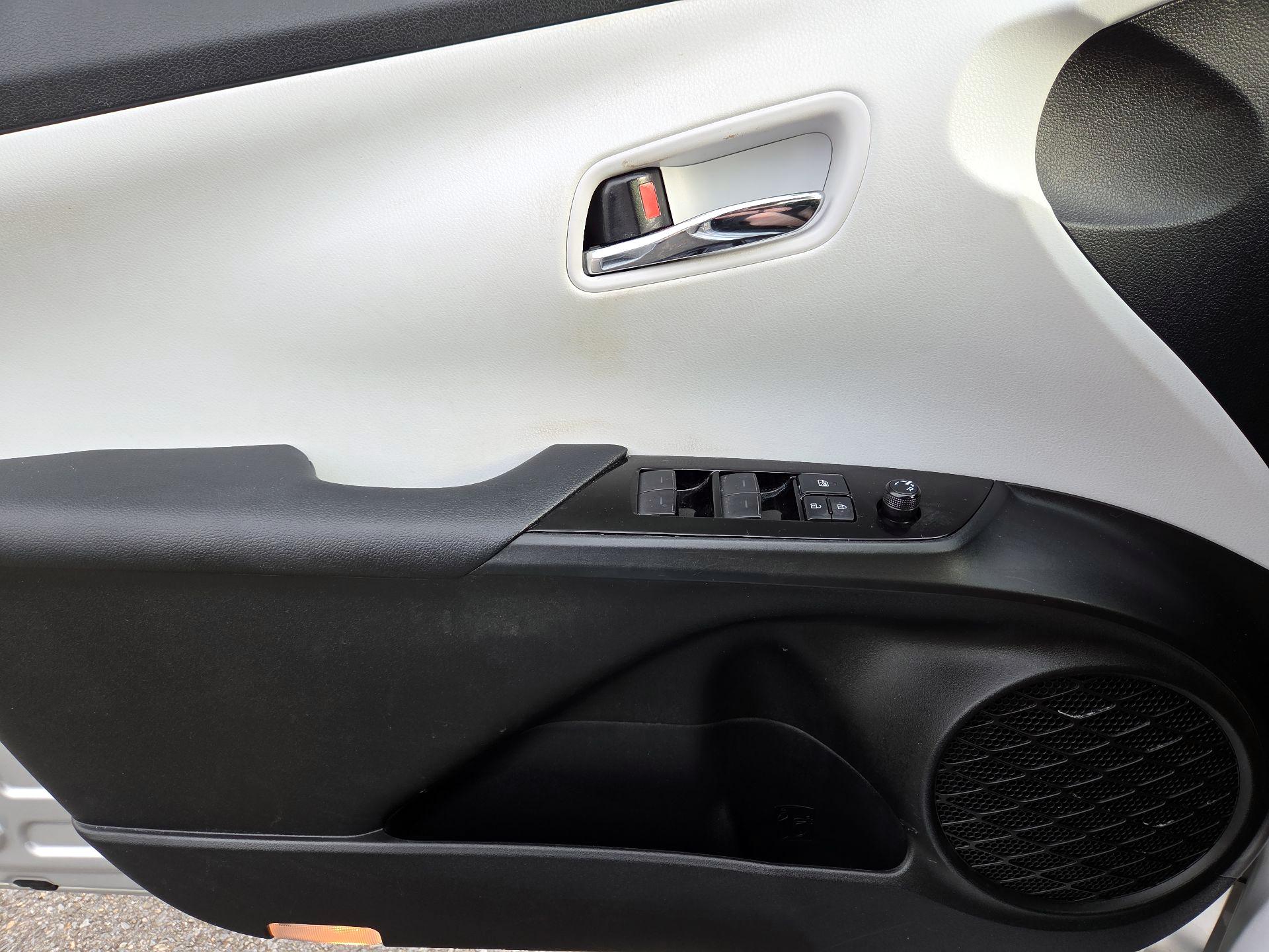 Thumbnail: 2019 Toyota Prius - 12
