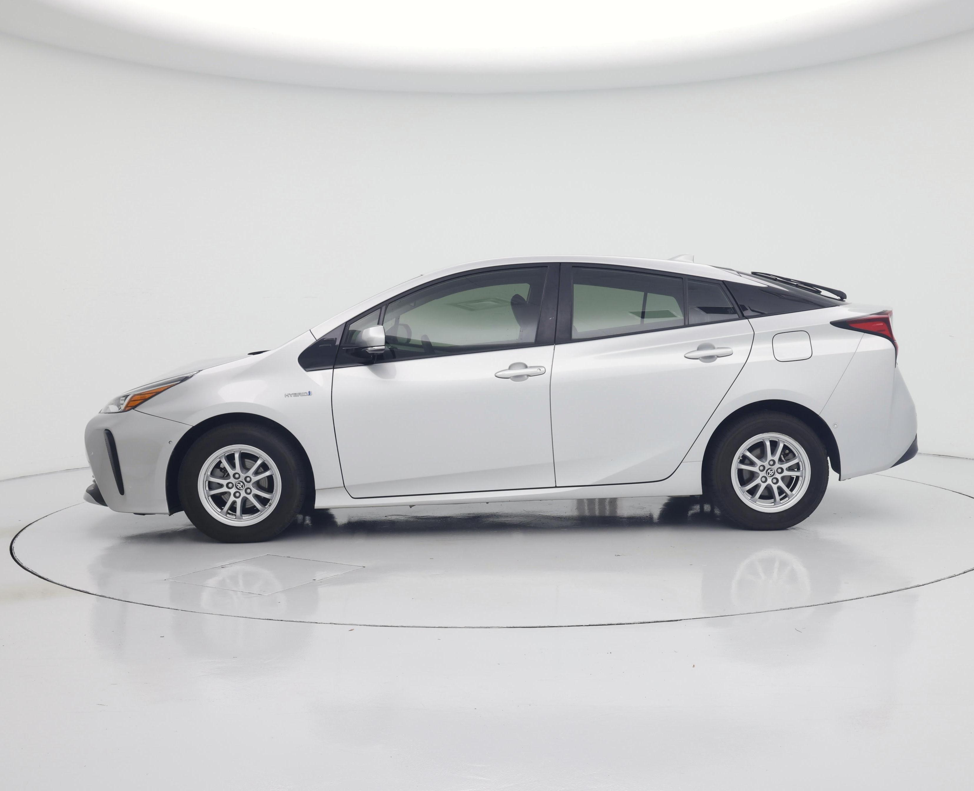 Thumbnail: 2019 Toyota Prius - 3