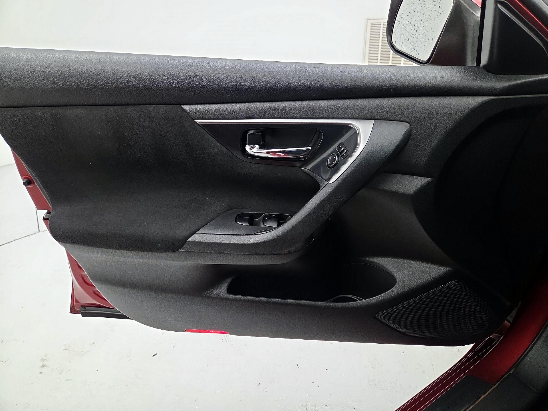 Thumbnail: 2014 Nissan Altima - 12