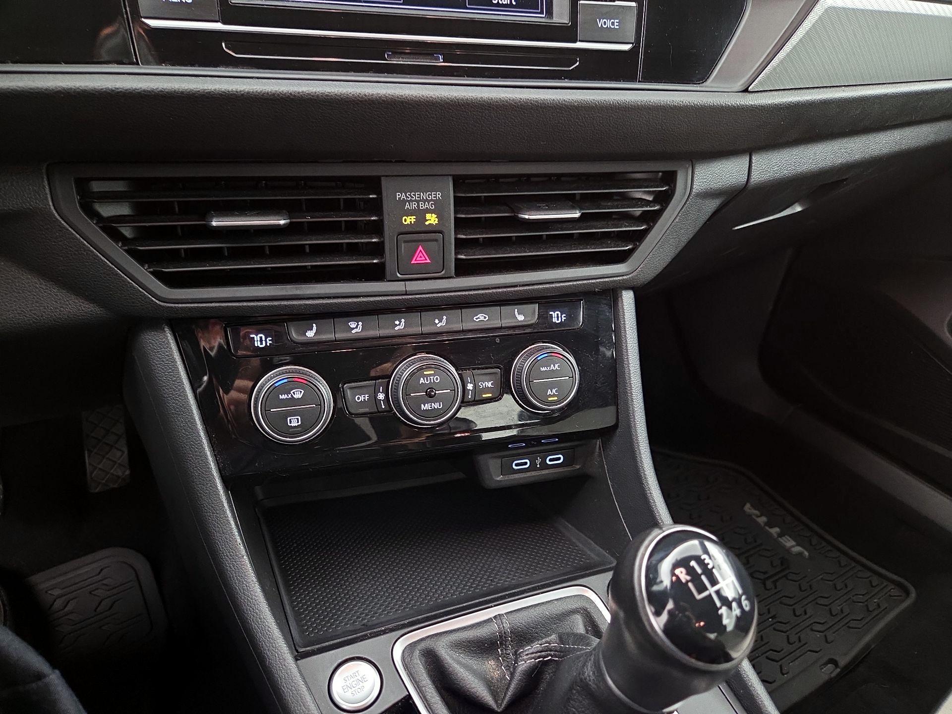 Thumbnail: 2020 Volkswagen Jetta - 16