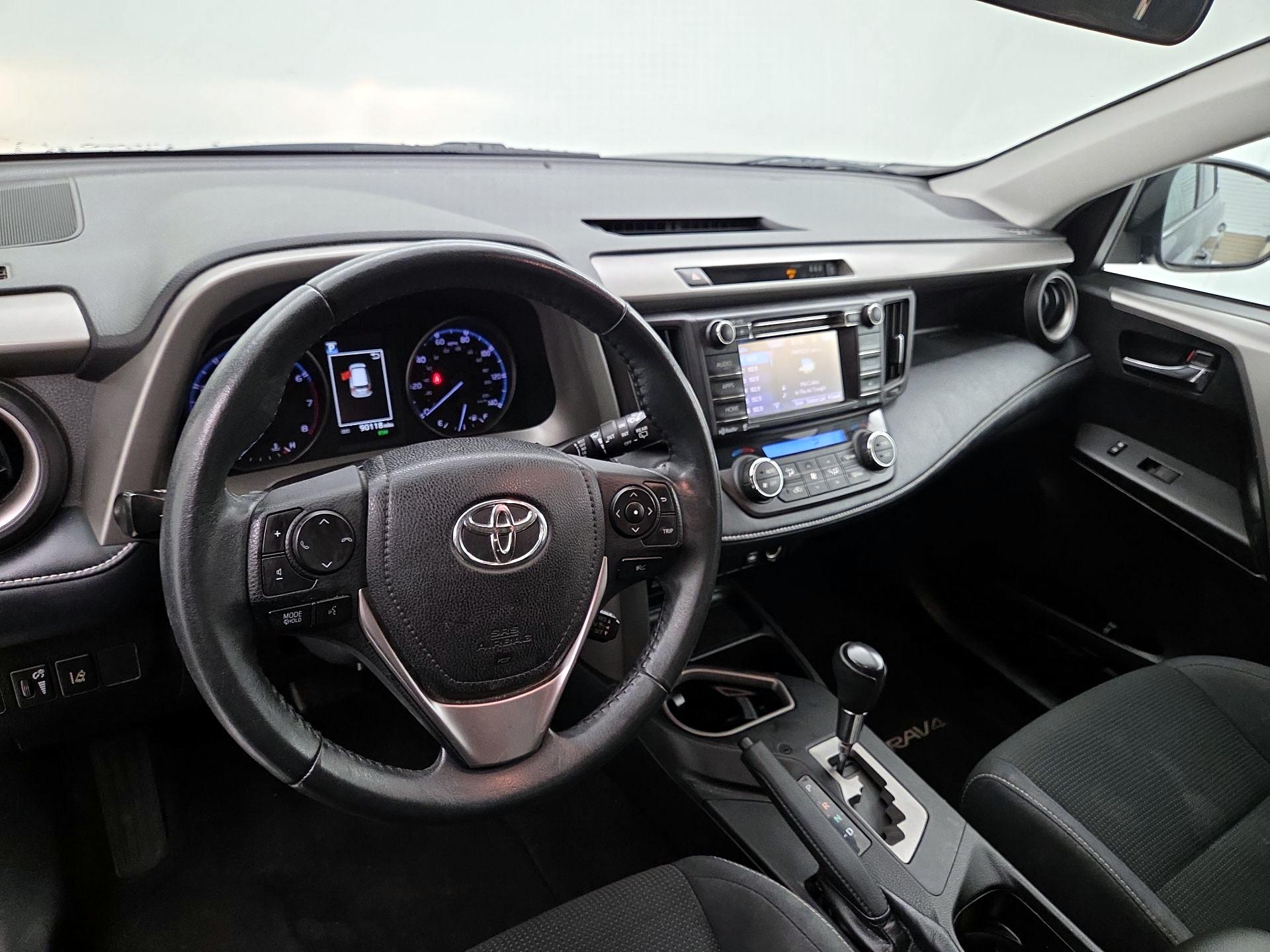 Thumbnail: 2018 Toyota RAV4 - 9