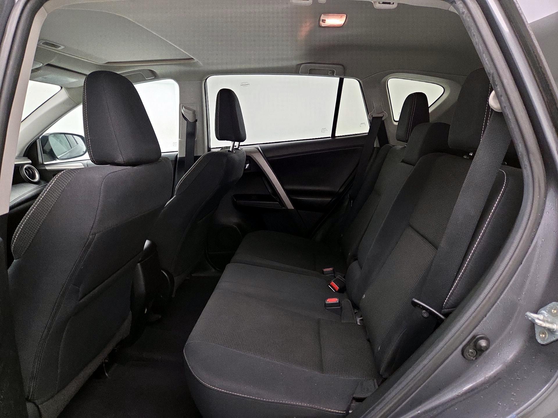 Thumbnail: 2018 Toyota RAV4 - 20