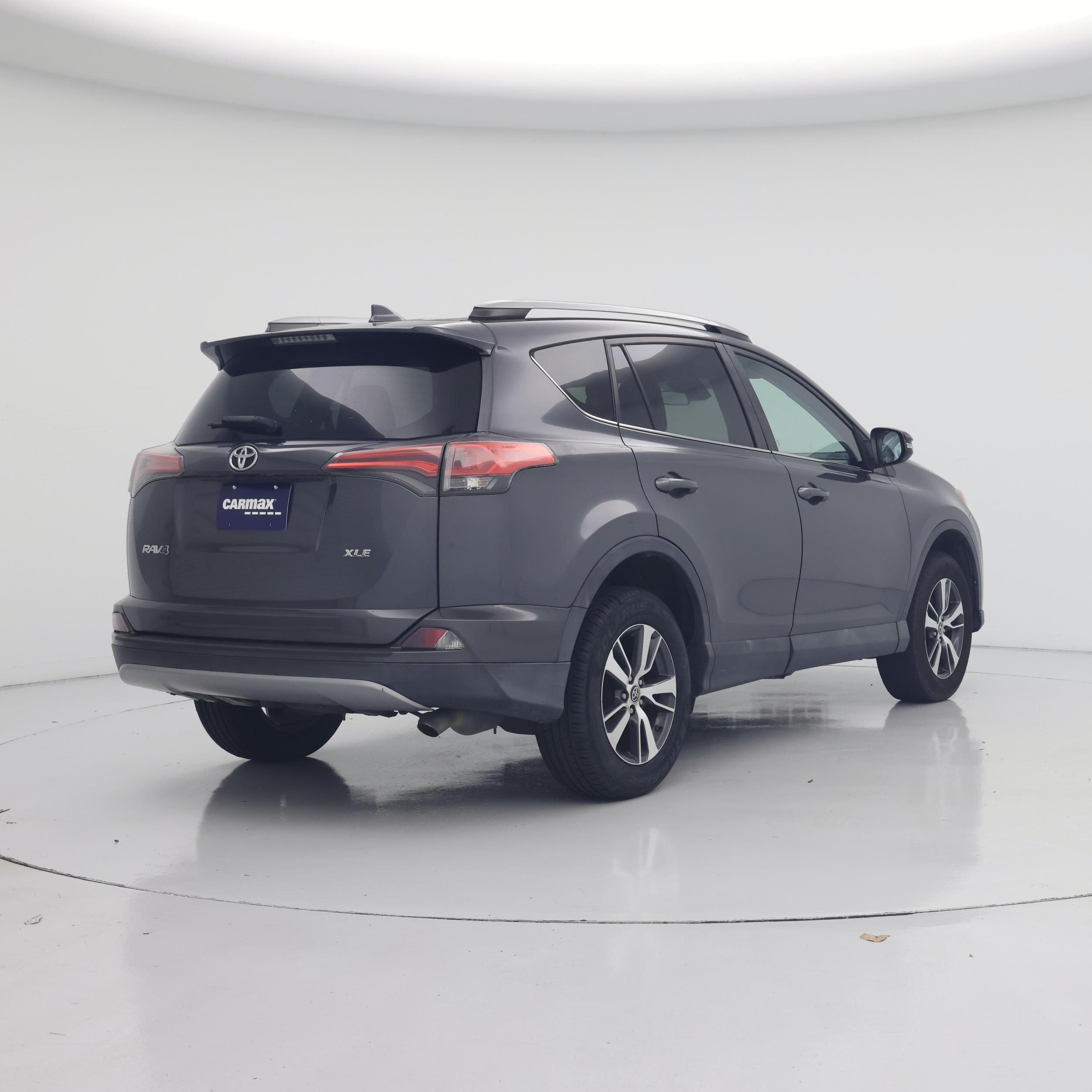 Thumbnail: 2018 Toyota RAV4 - 8