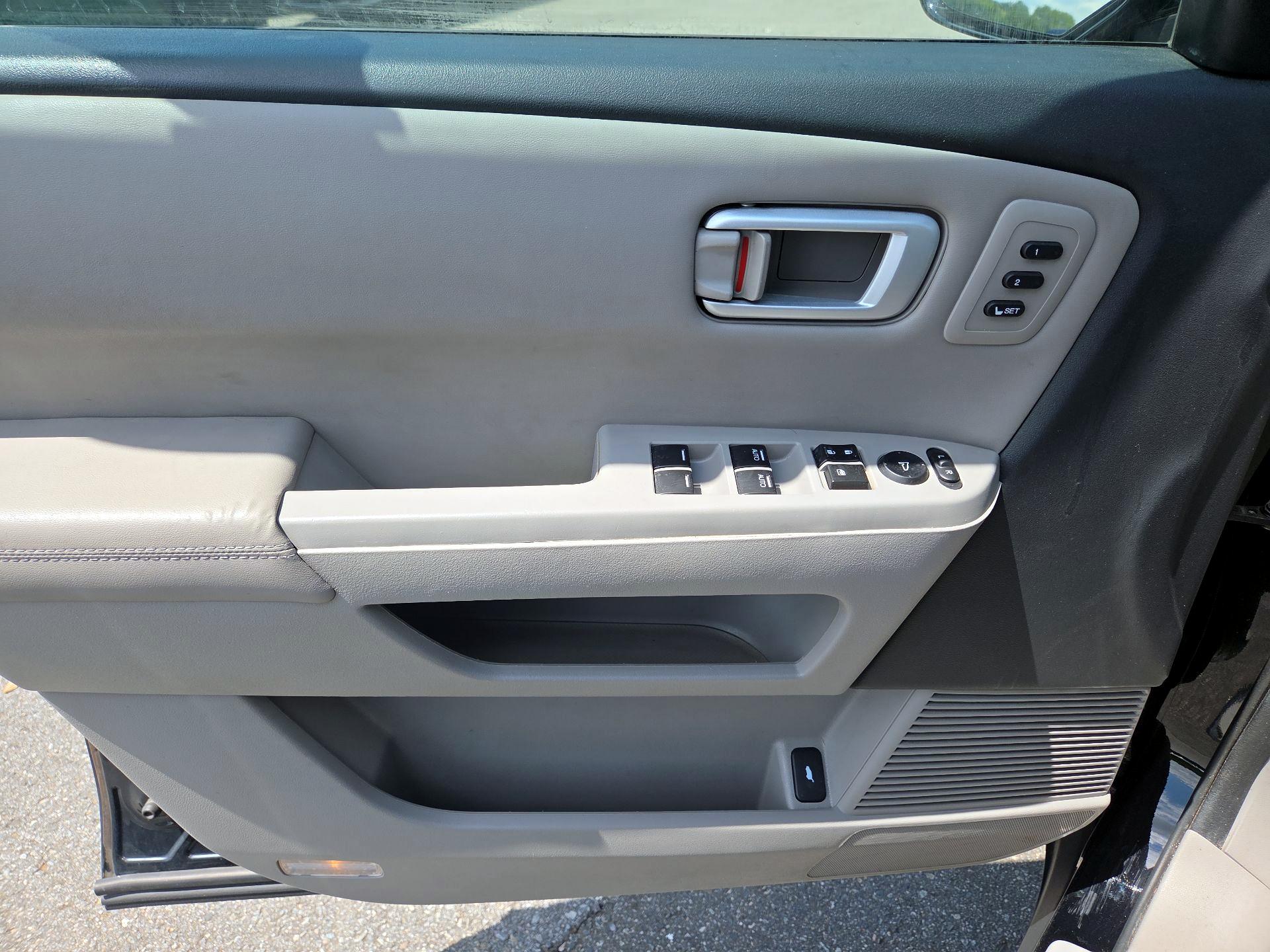 Thumbnail: 2014 Honda Pilot - 12