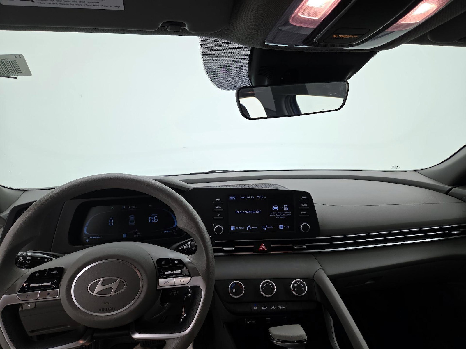 2024 Hyundai Elantra SE - Photo 10