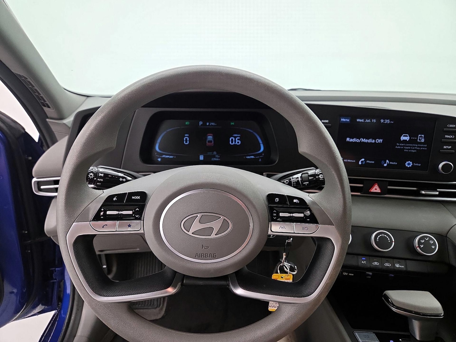 2024 Hyundai Elantra SE - Photo 11