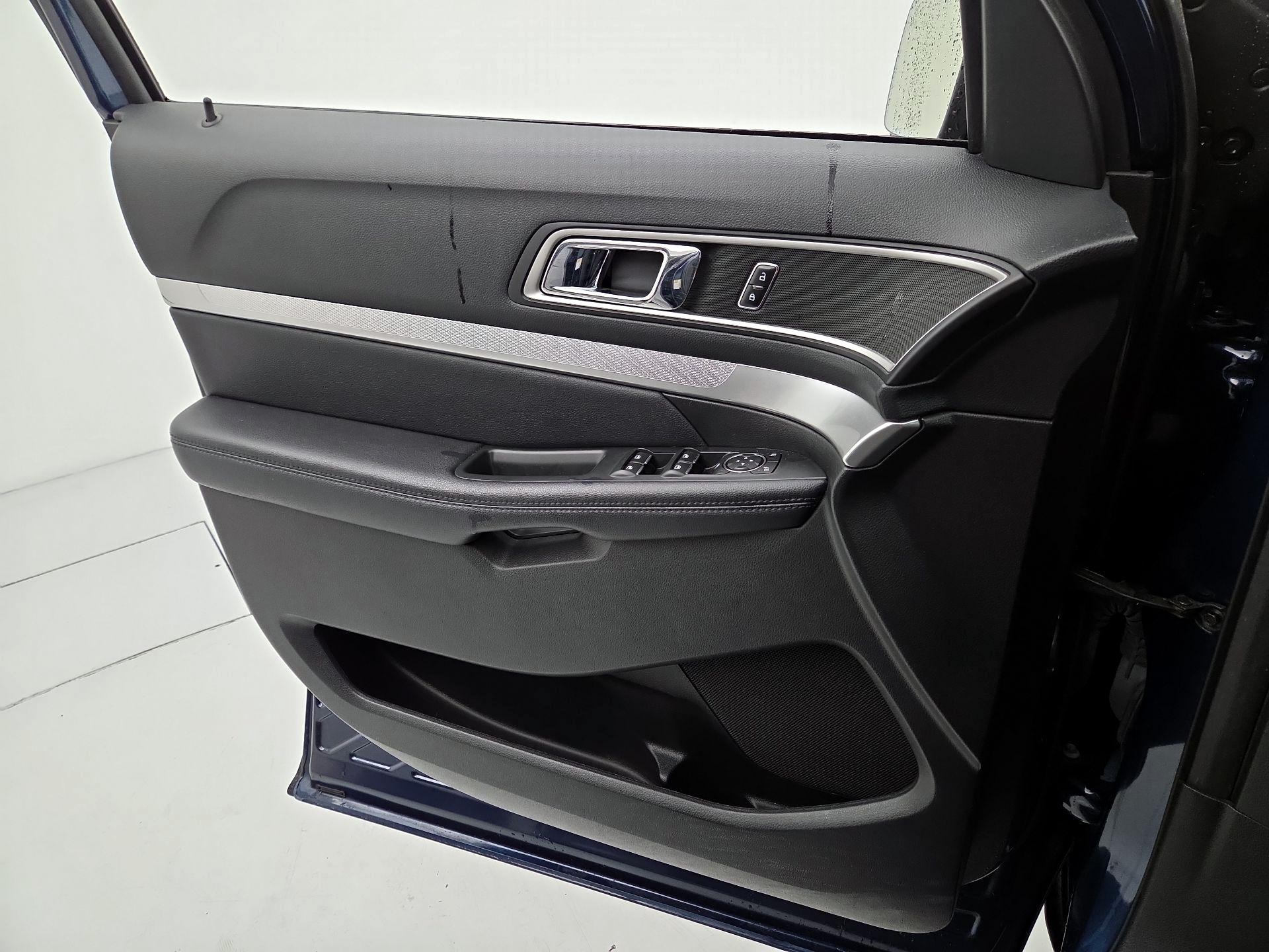 Thumbnail: 2017 Ford Explorer - 12