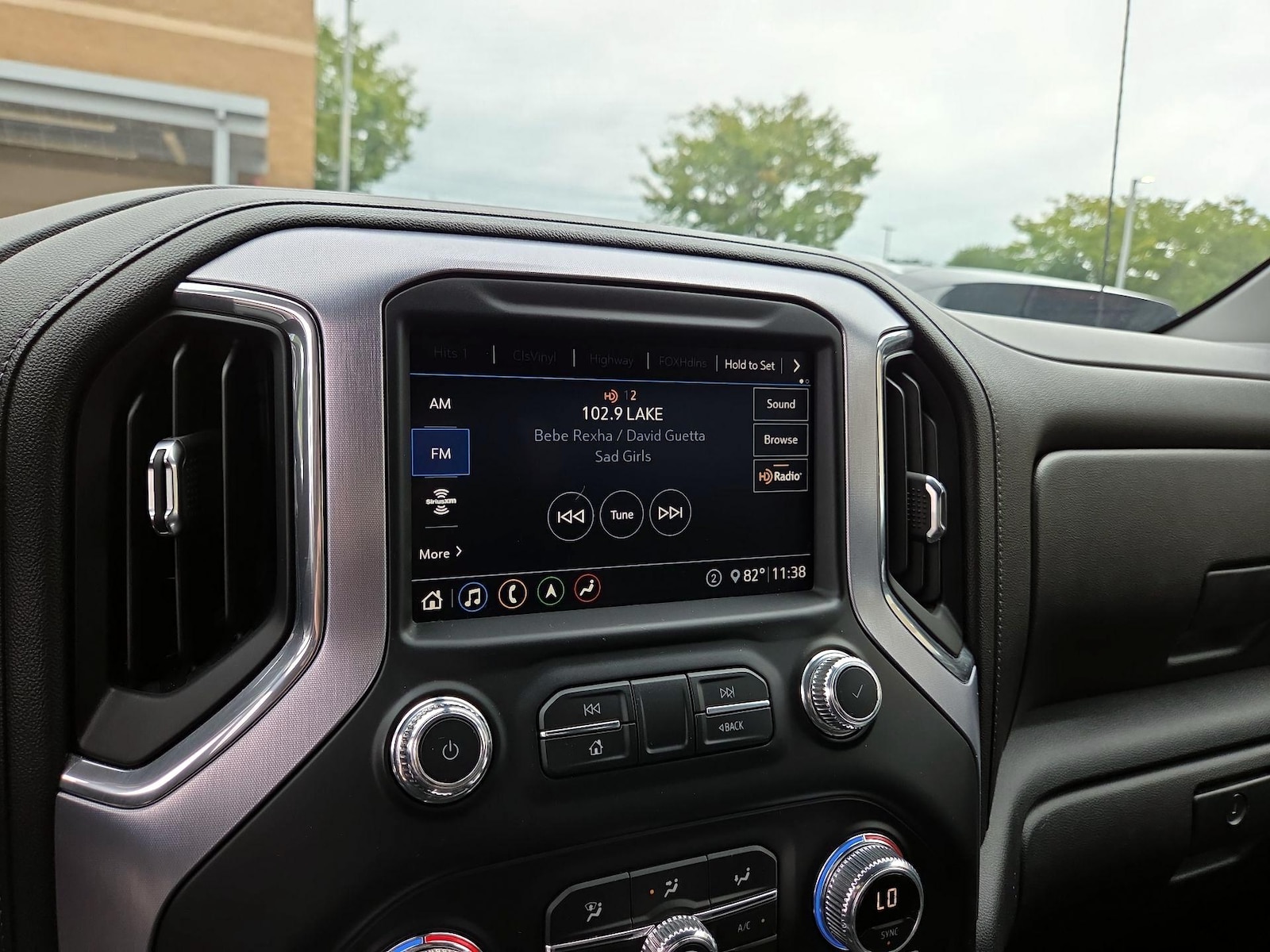 2020 GMC Sierra 1500 SLT - Photo 16