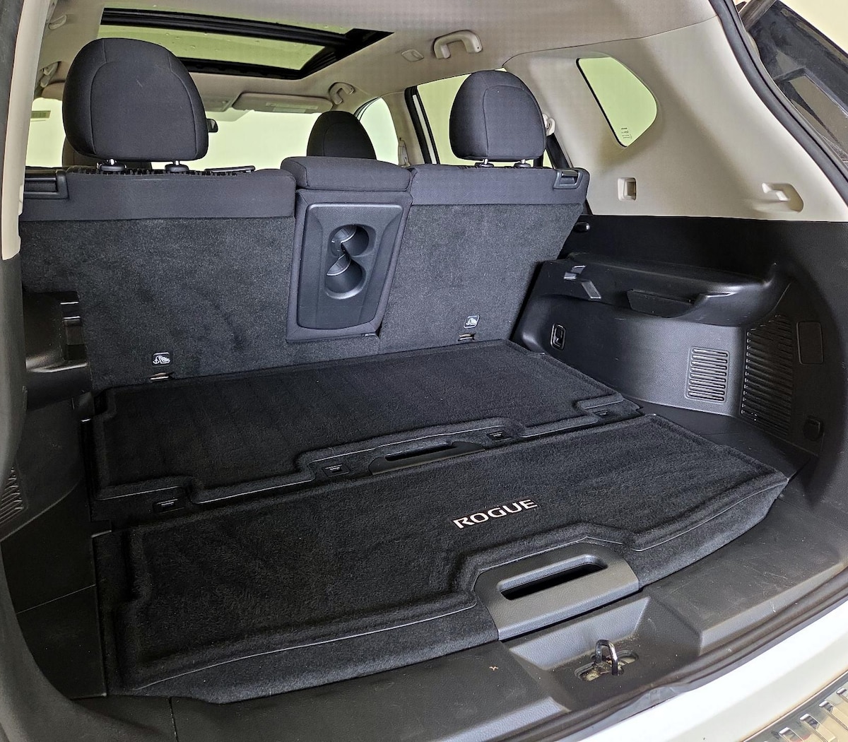 Trunk/Cargo (Seats Up)