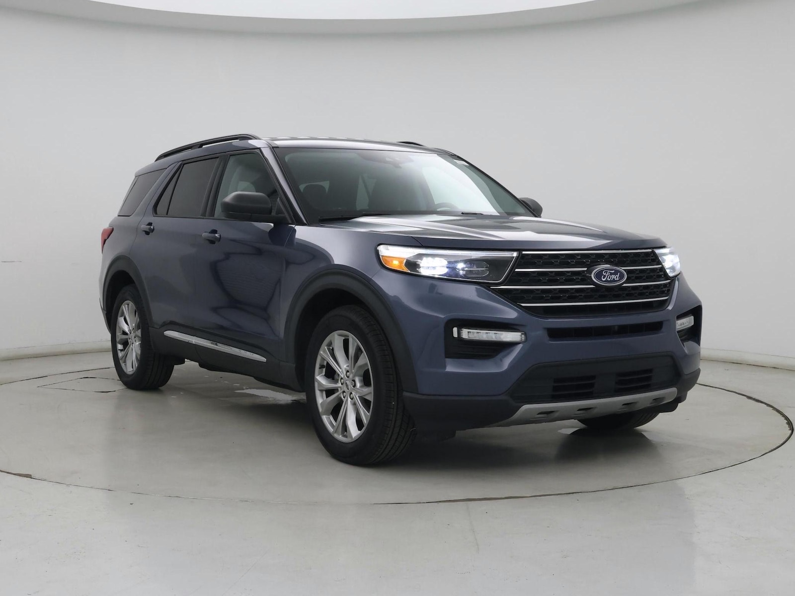 2021 Ford Explorer XLT - Photo 2