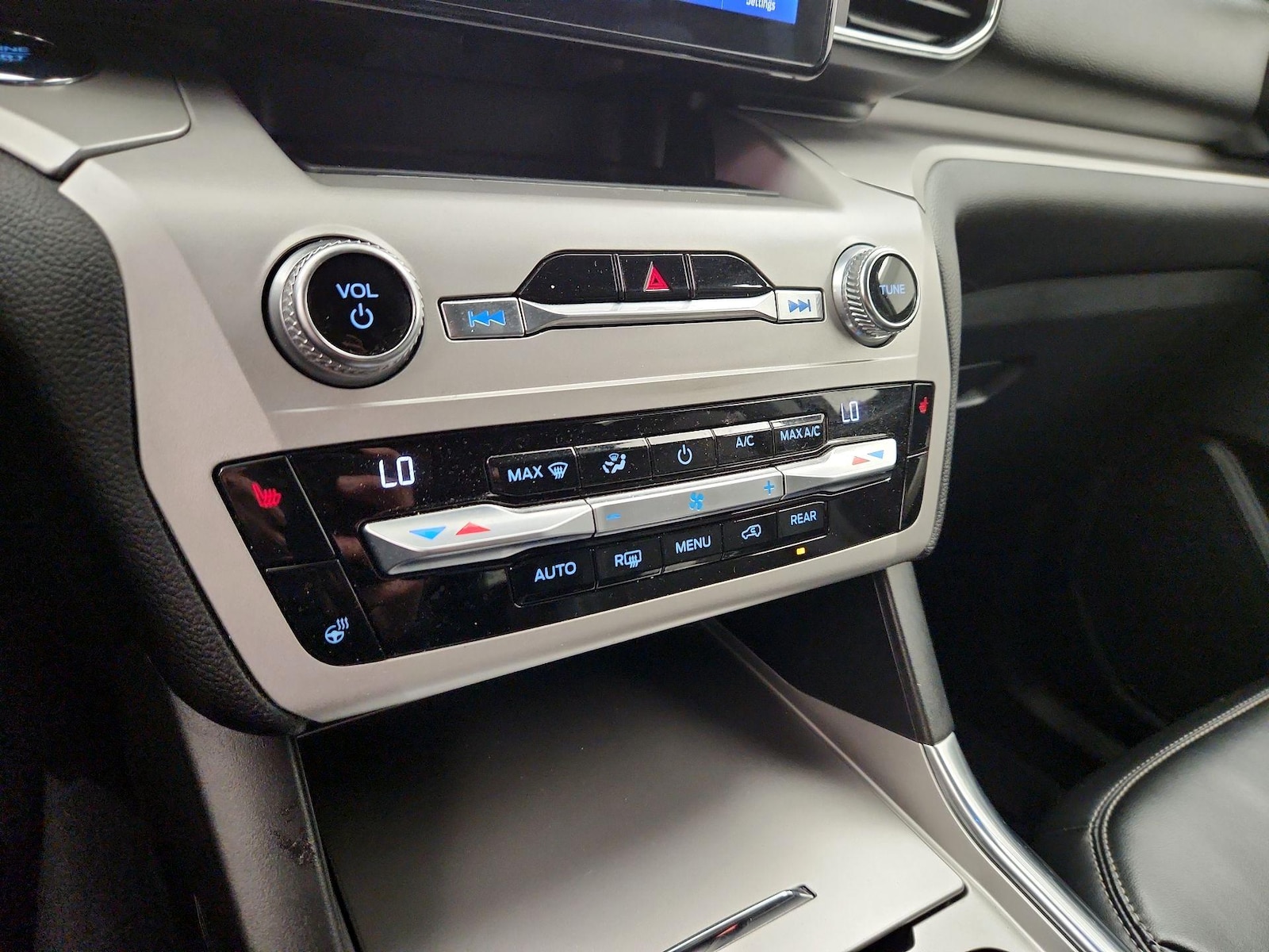 2021 Ford Explorer XLT - Photo 18