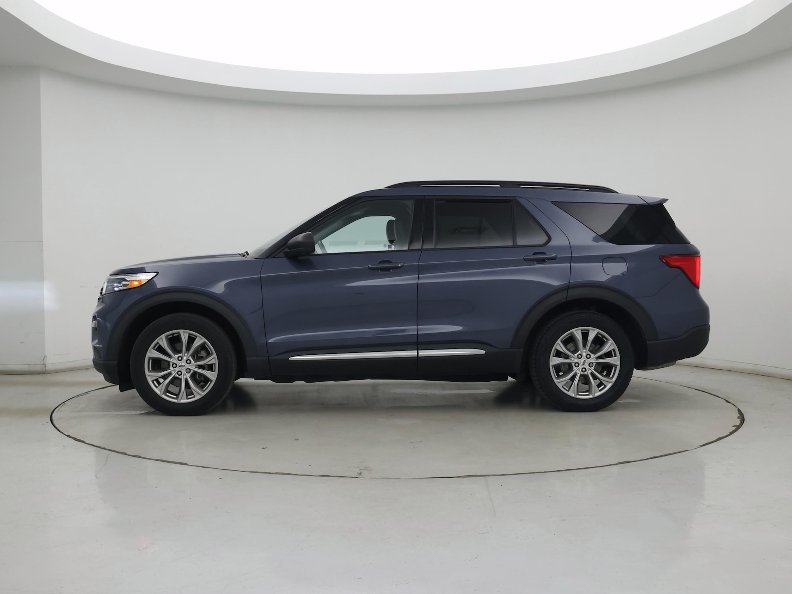 2021 Ford Explorer XLT - Photo 4