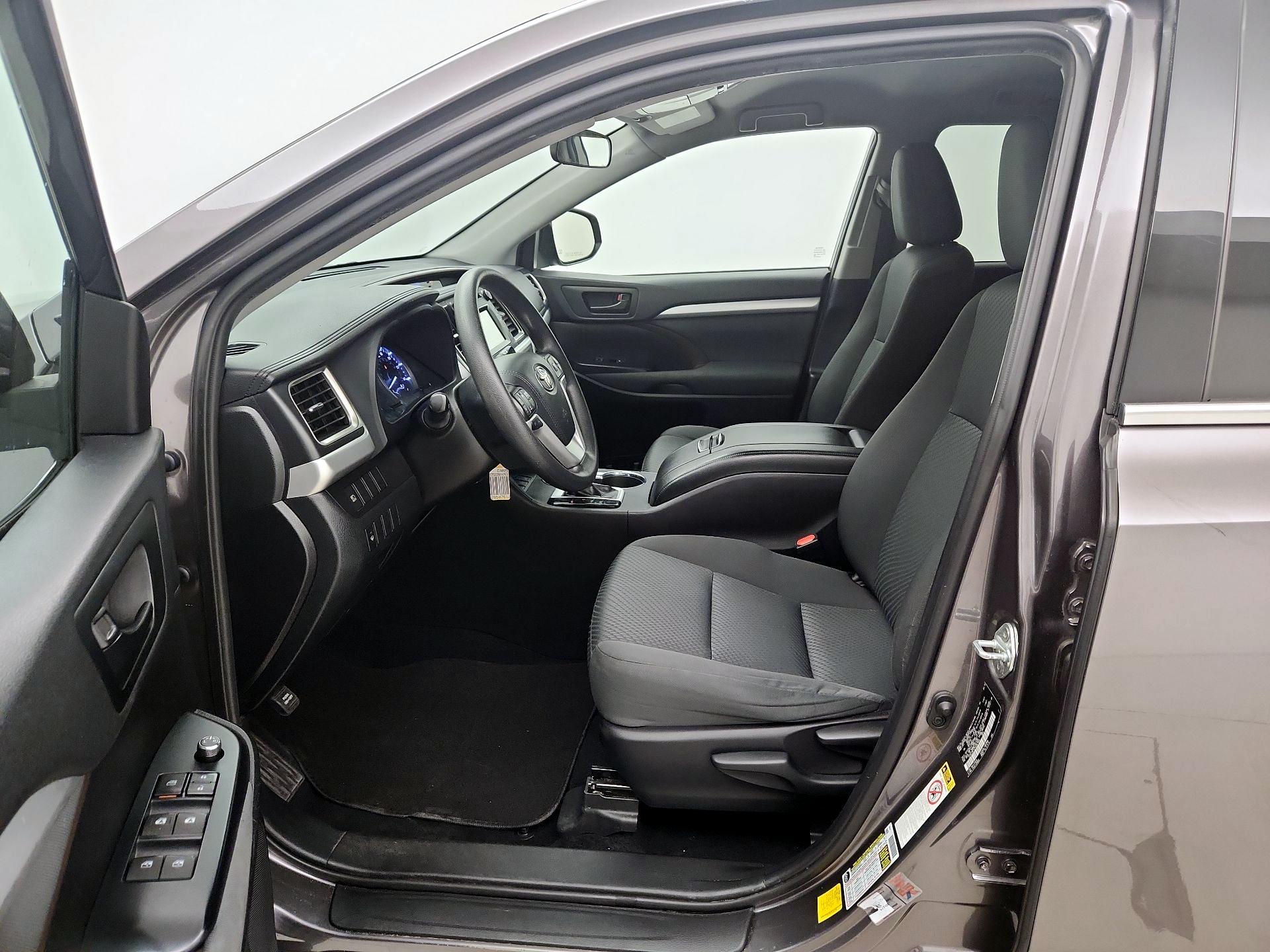 Thumbnail: 2019 Toyota Highlander - 11