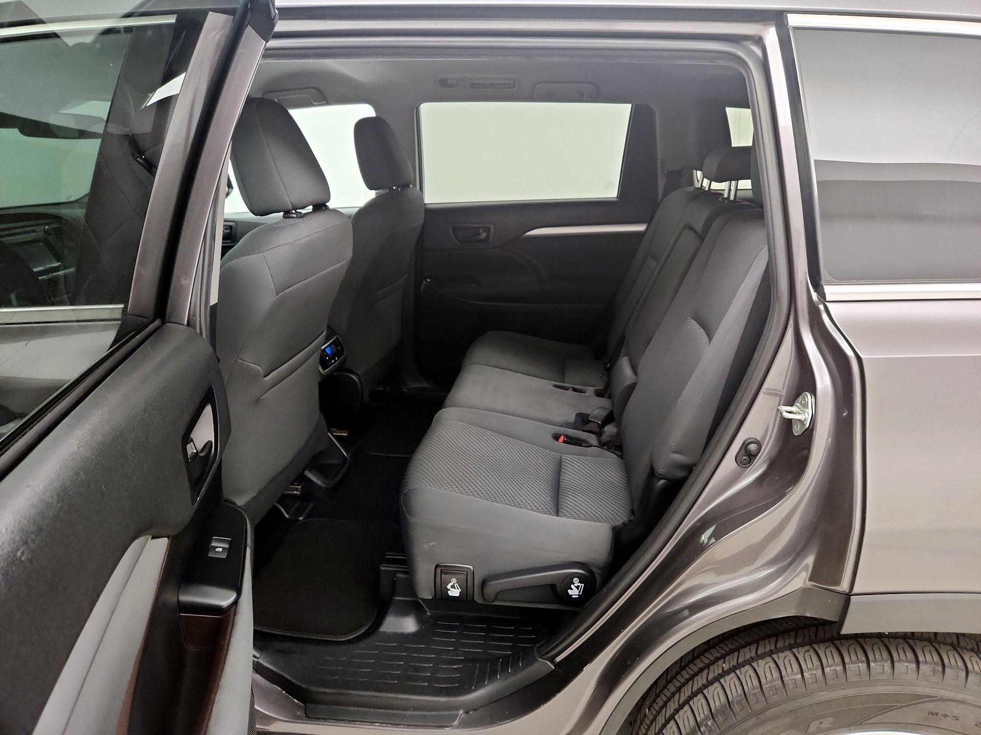 Thumbnail: 2019 Toyota Highlander - 19