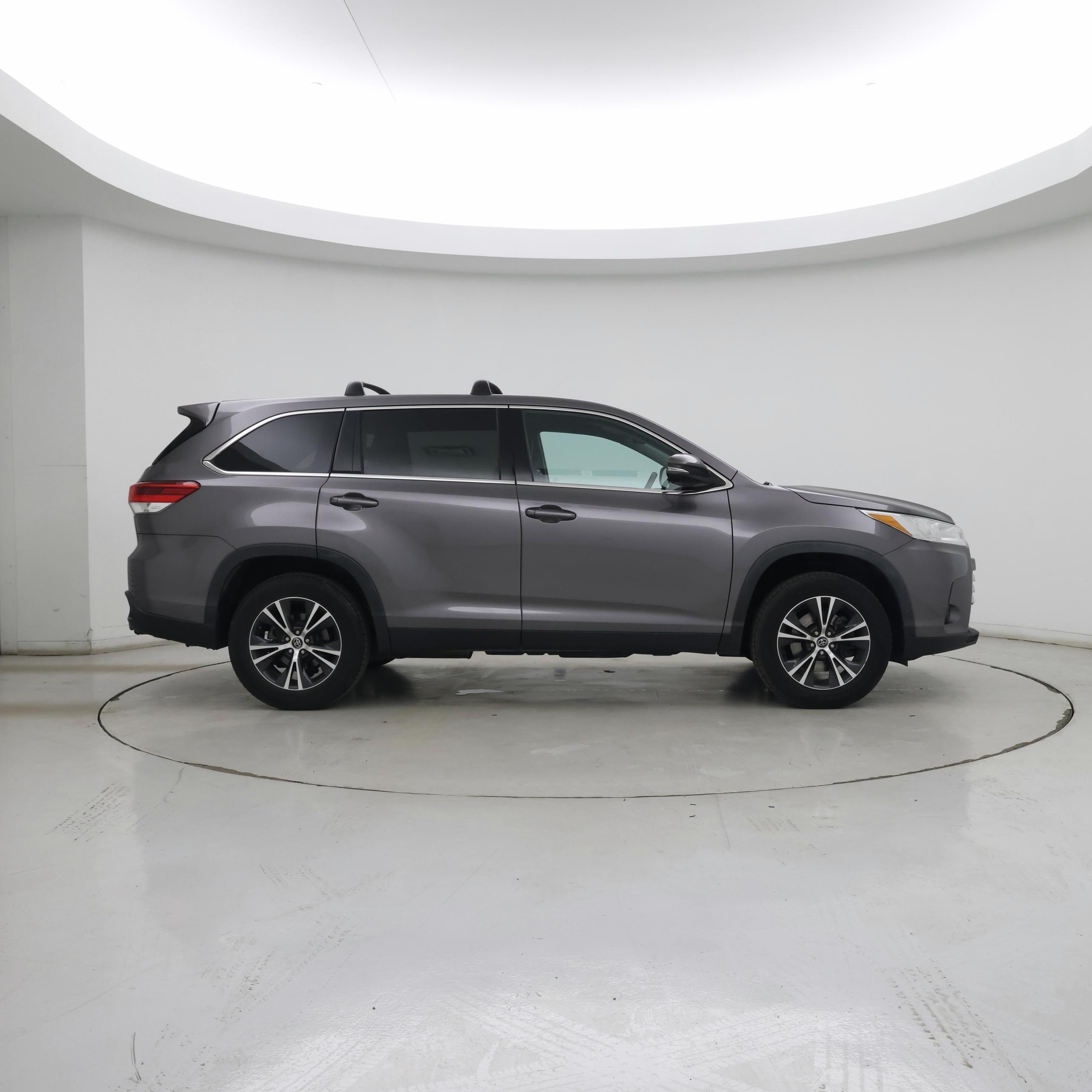Thumbnail: 2019 Toyota Highlander - 7