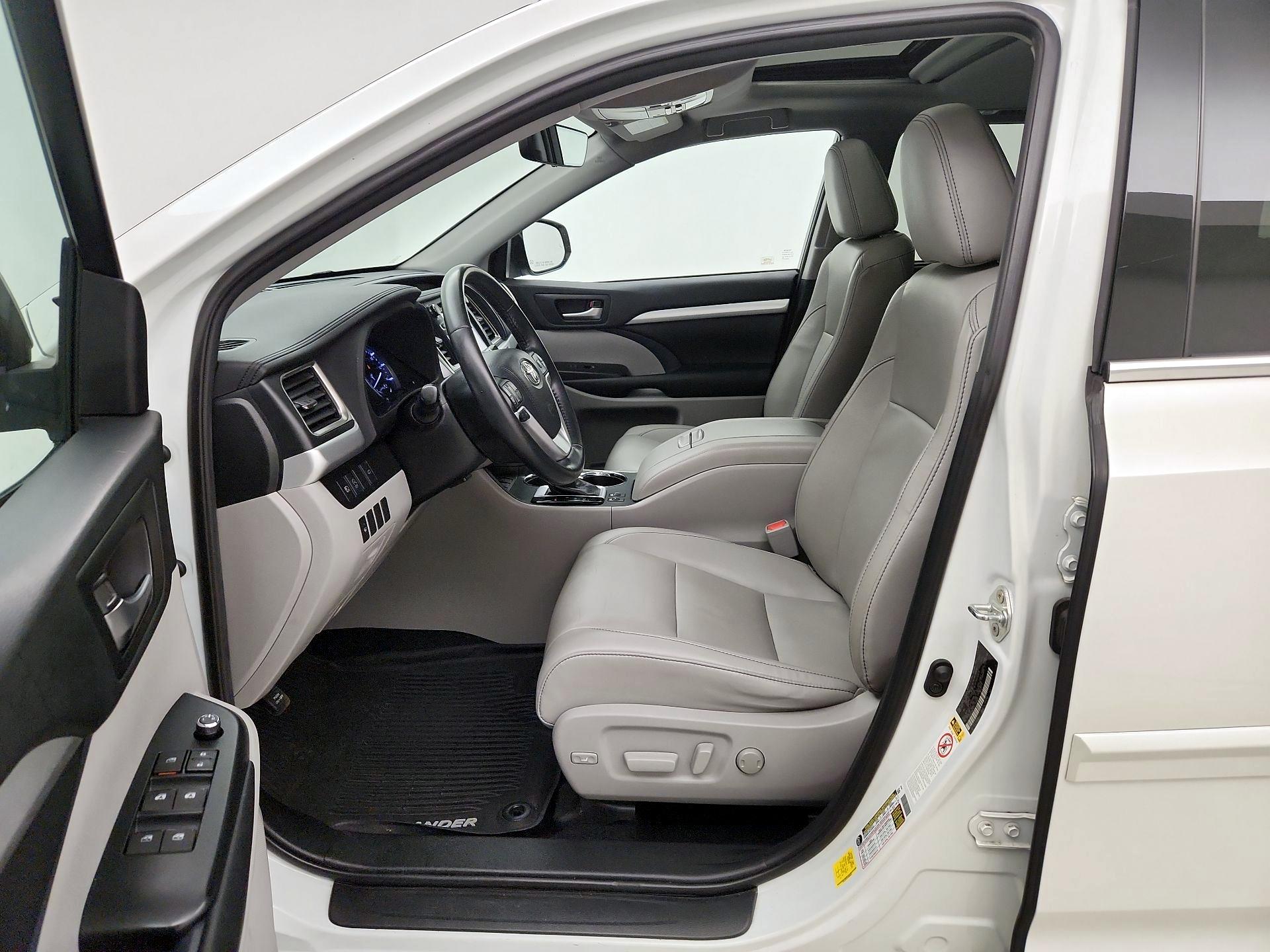 Thumbnail: 2019 Toyota Highlander - 11