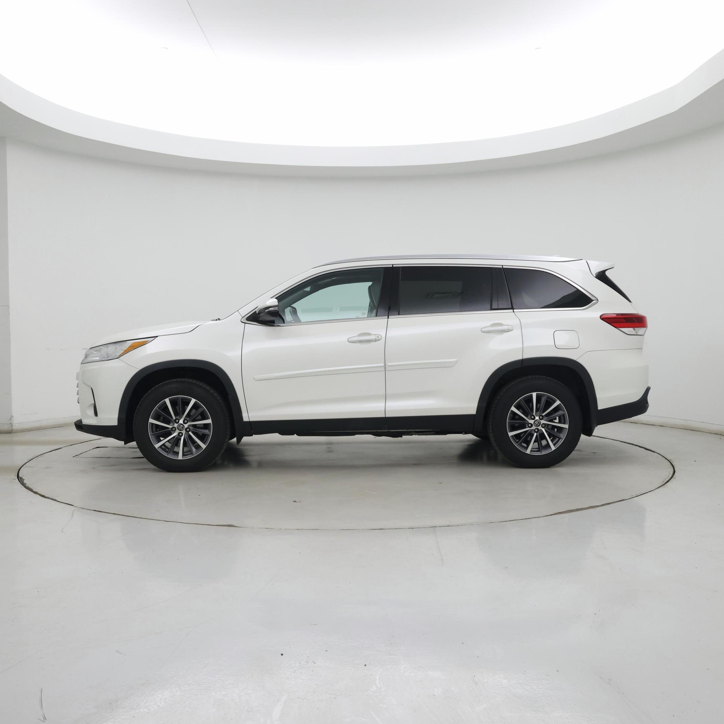 Thumbnail: 2019 Toyota Highlander - 3