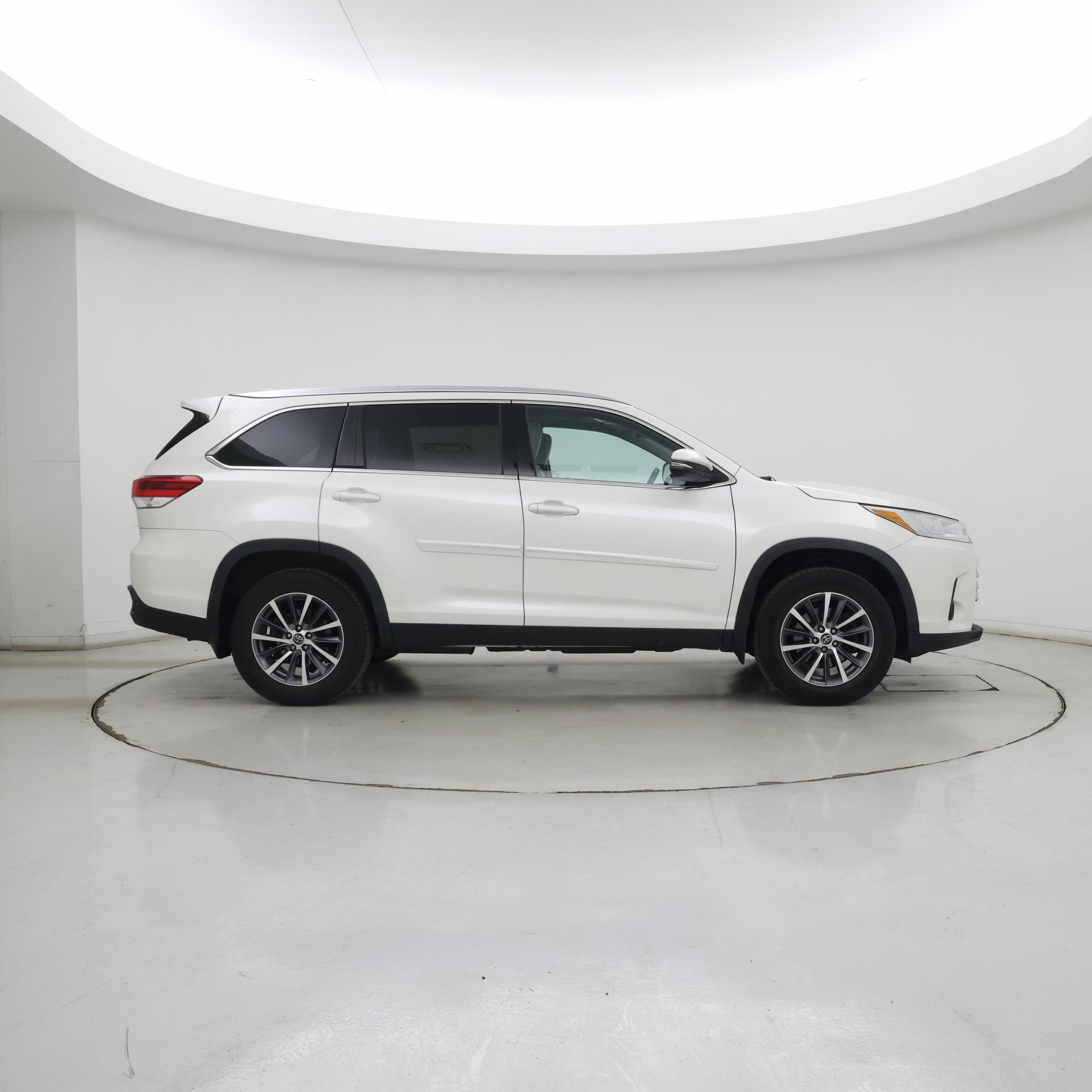 Thumbnail: 2019 Toyota Highlander - 7