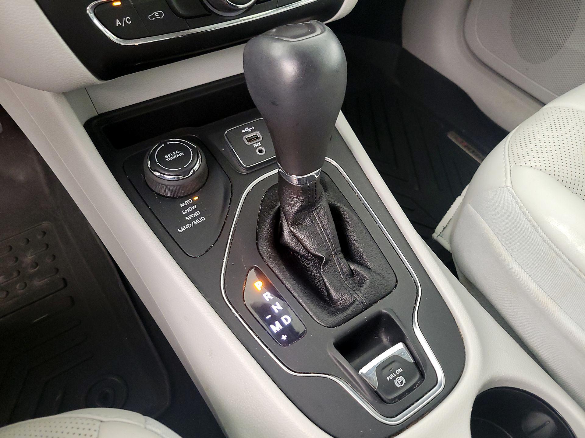 Thumbnail: 2021 Jeep Cherokee - 17