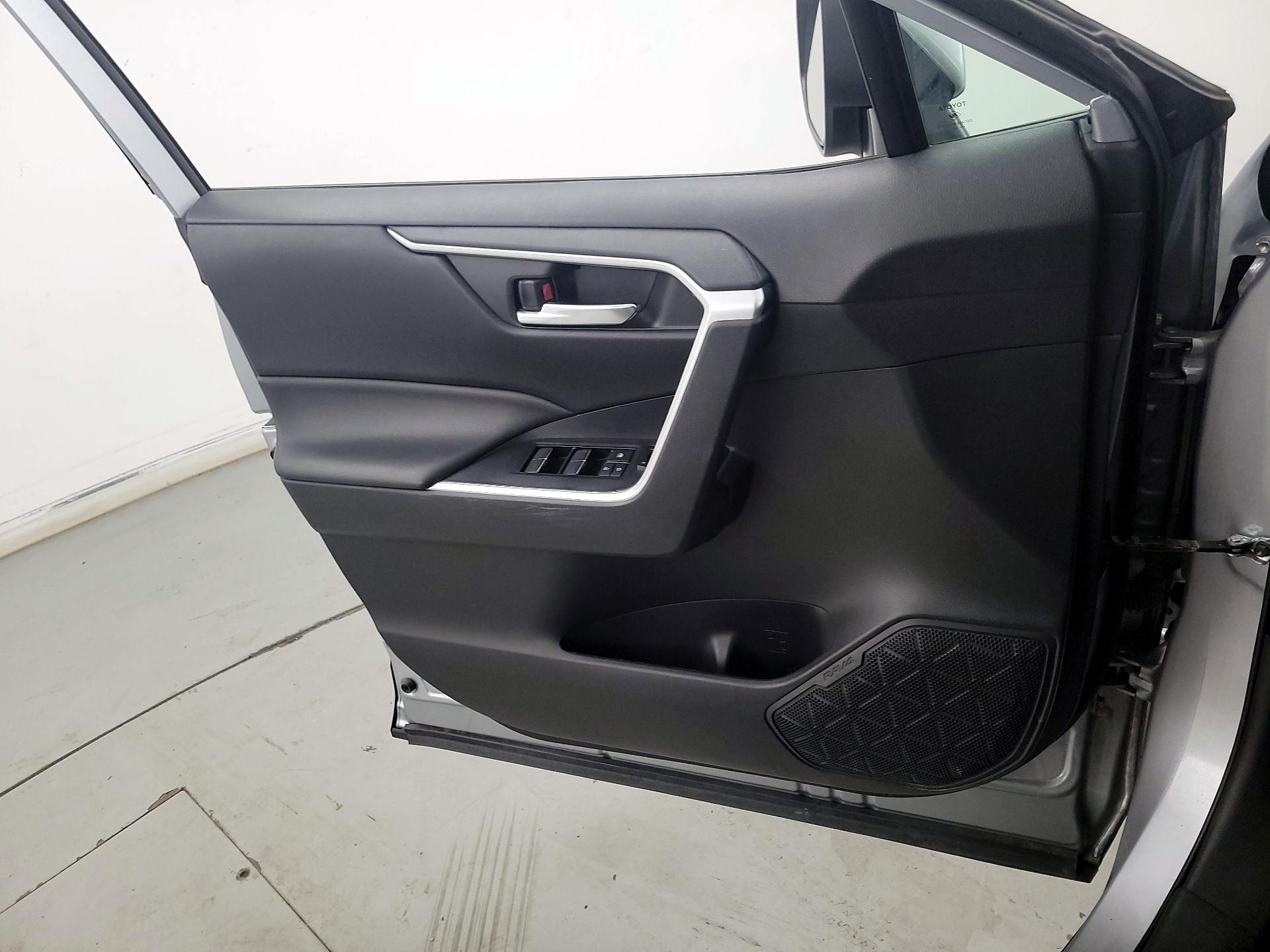 Thumbnail: 2022 Toyota RAV4 - 12