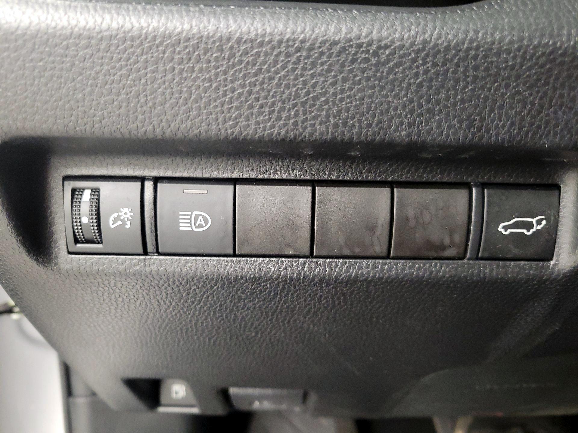 Thumbnail: 2022 Toyota RAV4 - 13