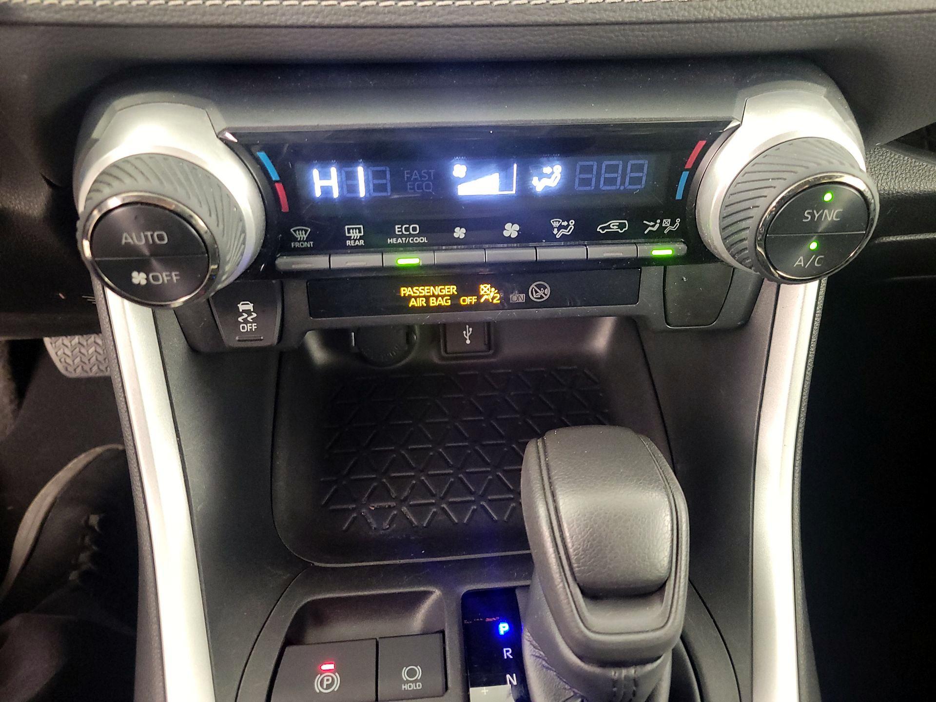 Thumbnail: 2022 Toyota RAV4 - 17