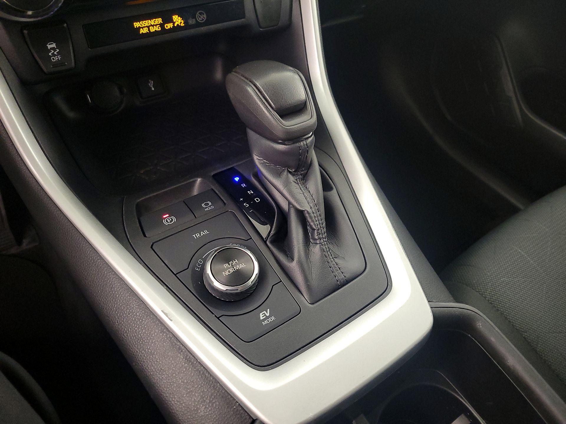 Thumbnail: 2022 Toyota RAV4 - 18