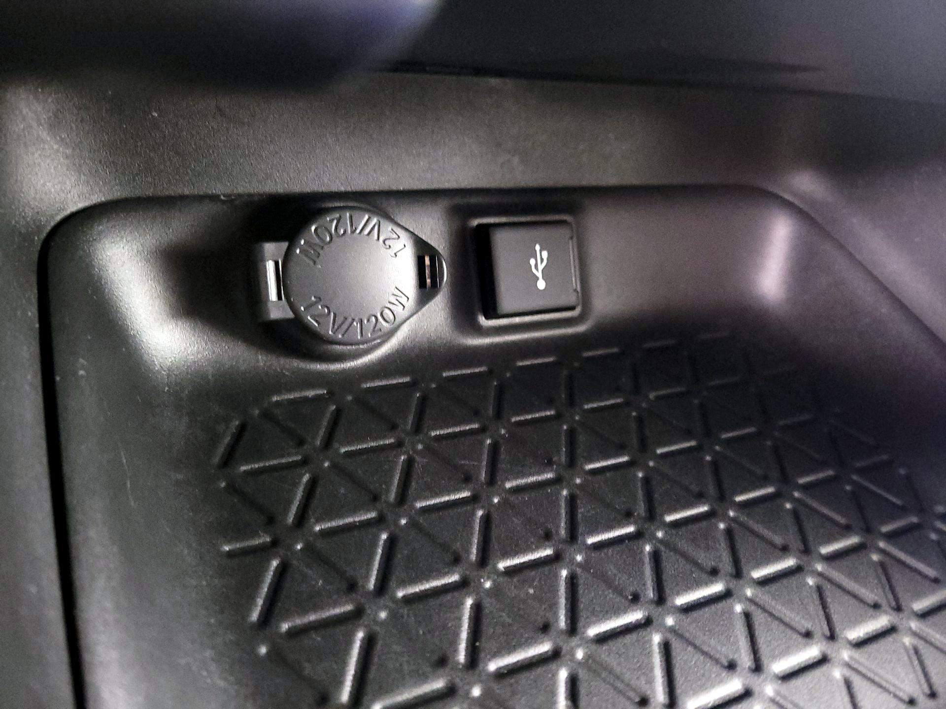 Thumbnail: 2022 Toyota RAV4 - 19