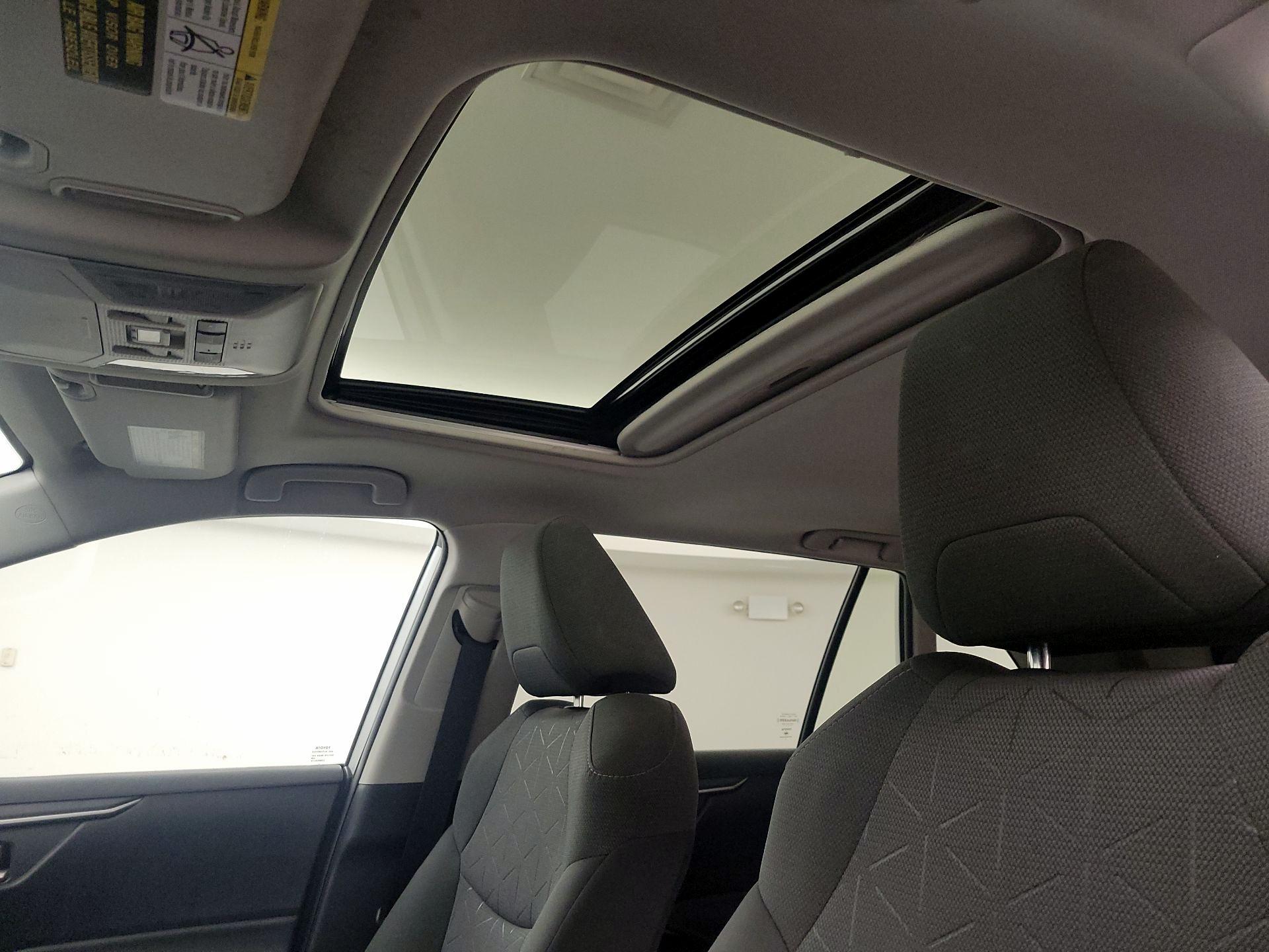 Thumbnail: 2022 Toyota RAV4 - 20