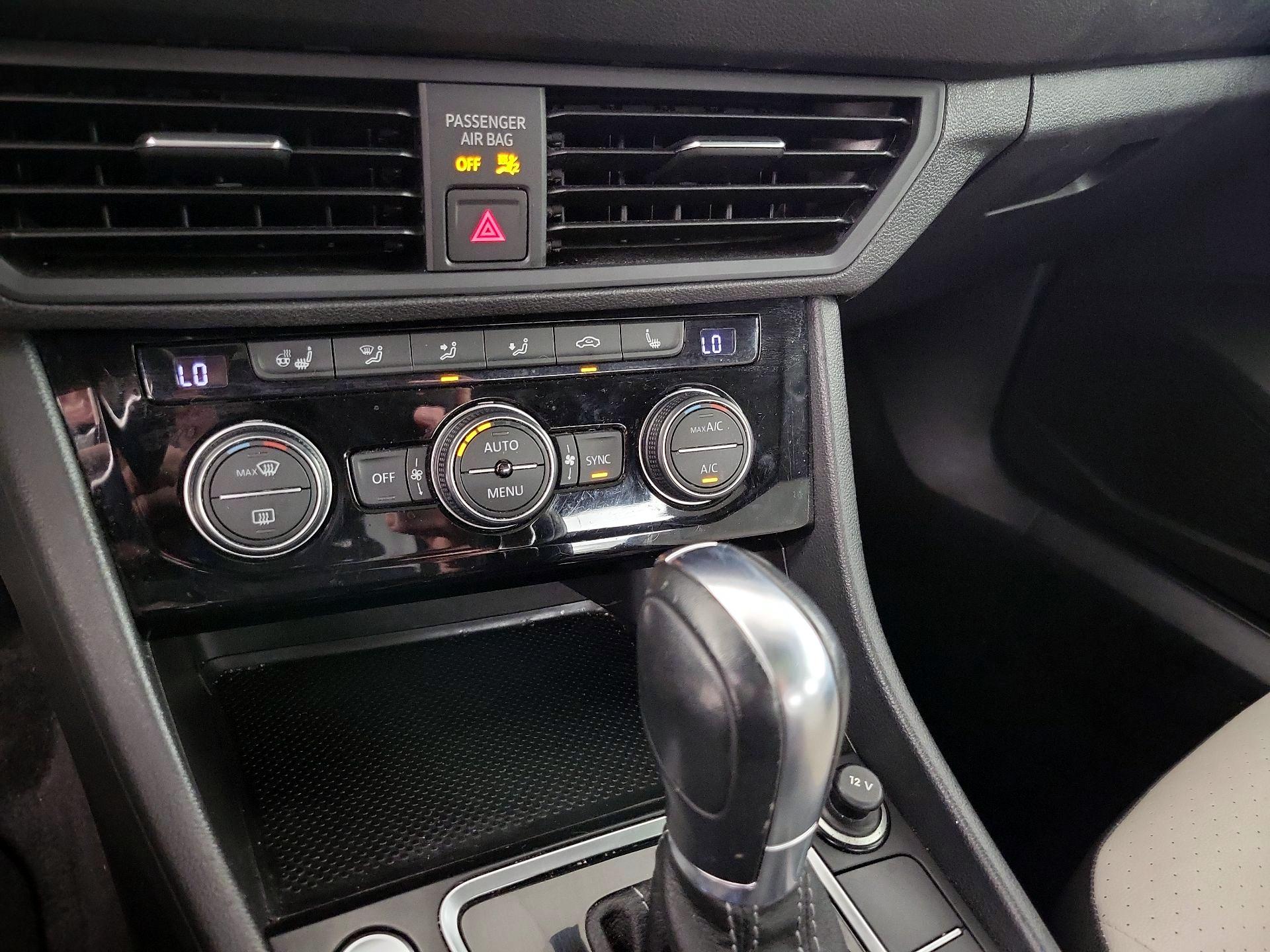 Thumbnail: 2019 Volkswagen Jetta - 16