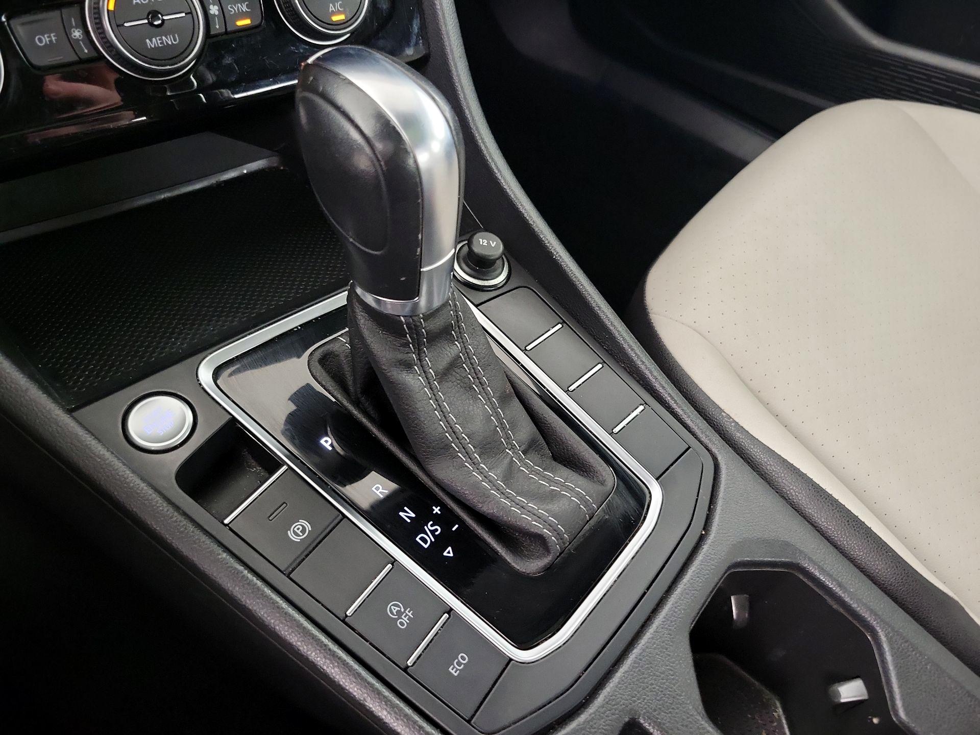Thumbnail: 2019 Volkswagen Jetta - 17