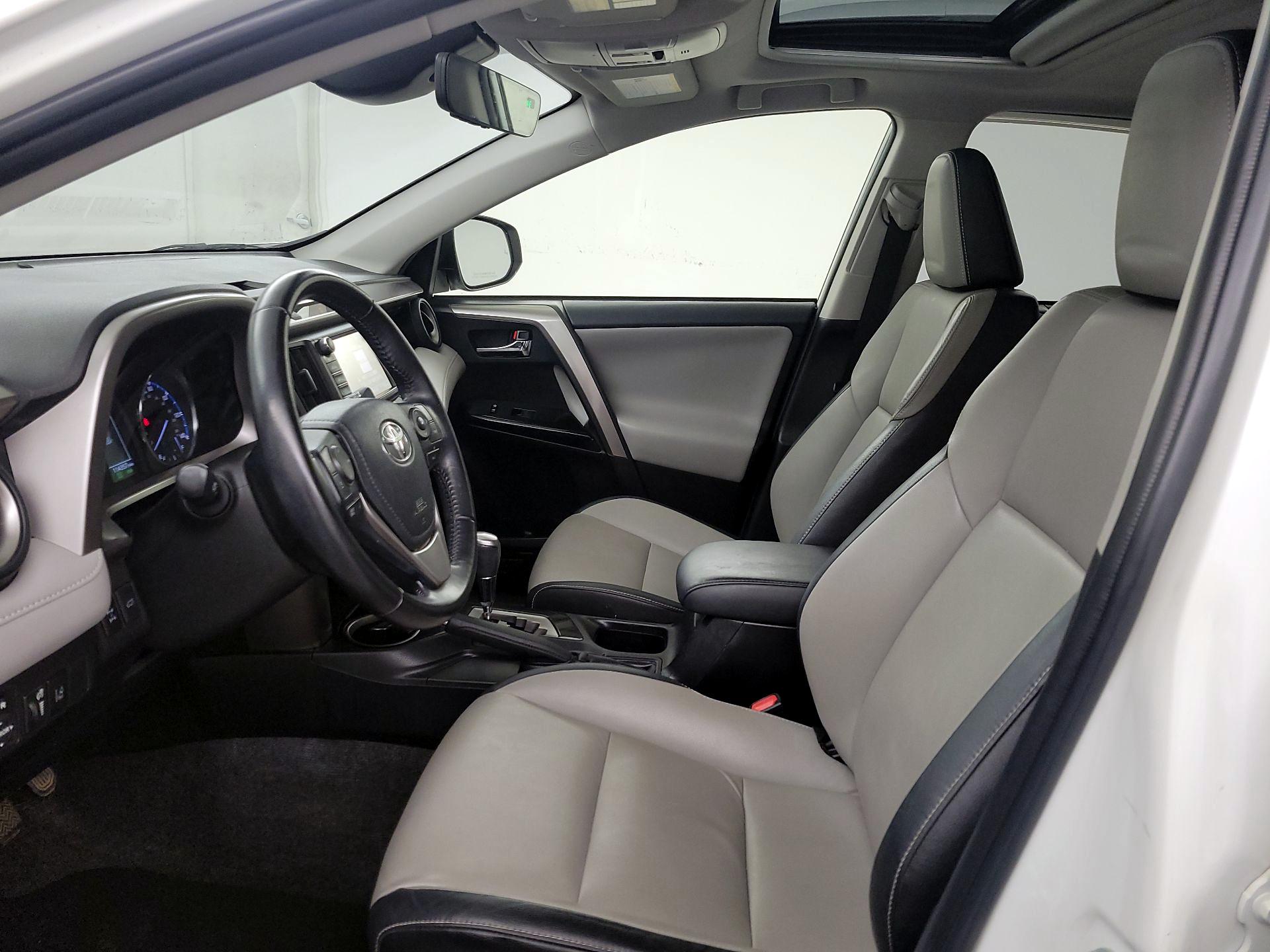 Thumbnail: 2016 Toyota RAV4 - 11