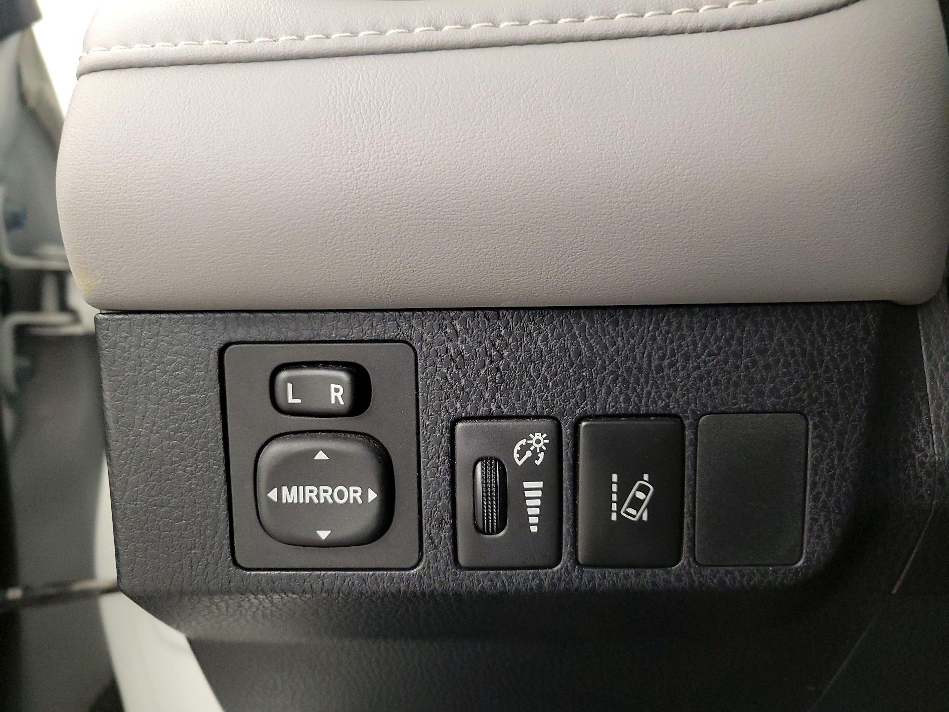 Thumbnail: 2016 Toyota RAV4 - 13