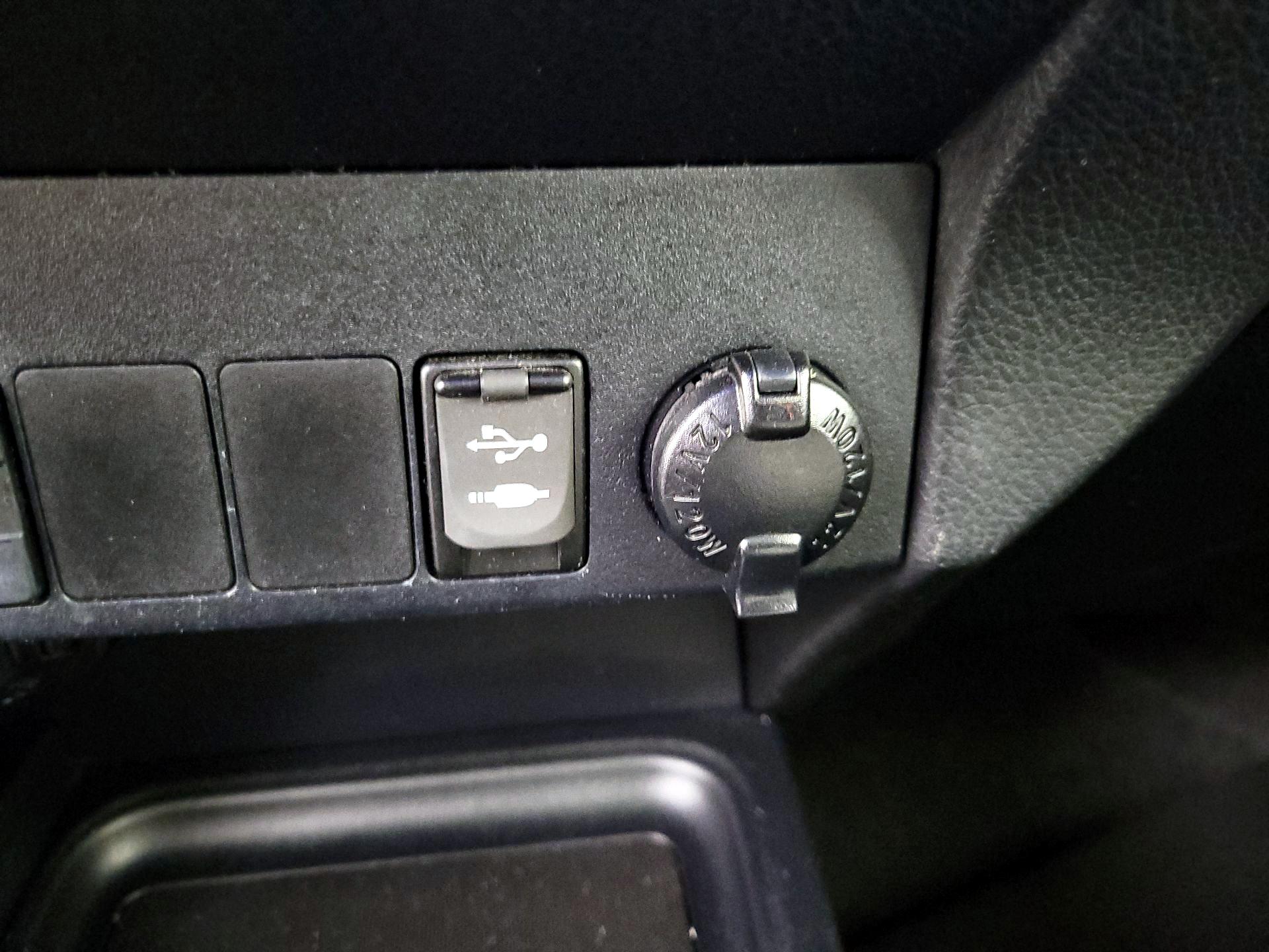 Thumbnail: 2016 Toyota RAV4 - 18