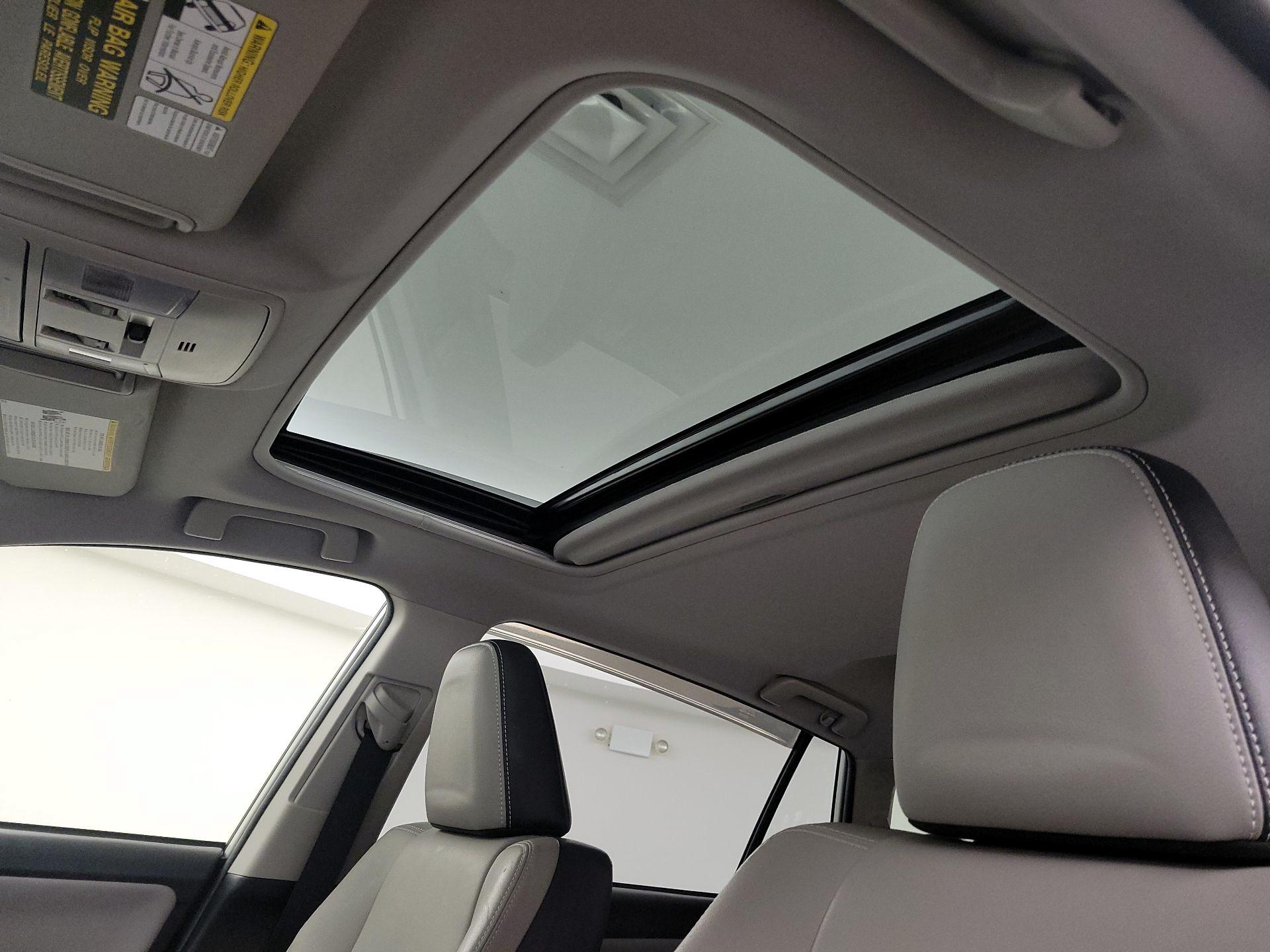 Thumbnail: 2016 Toyota RAV4 - 19