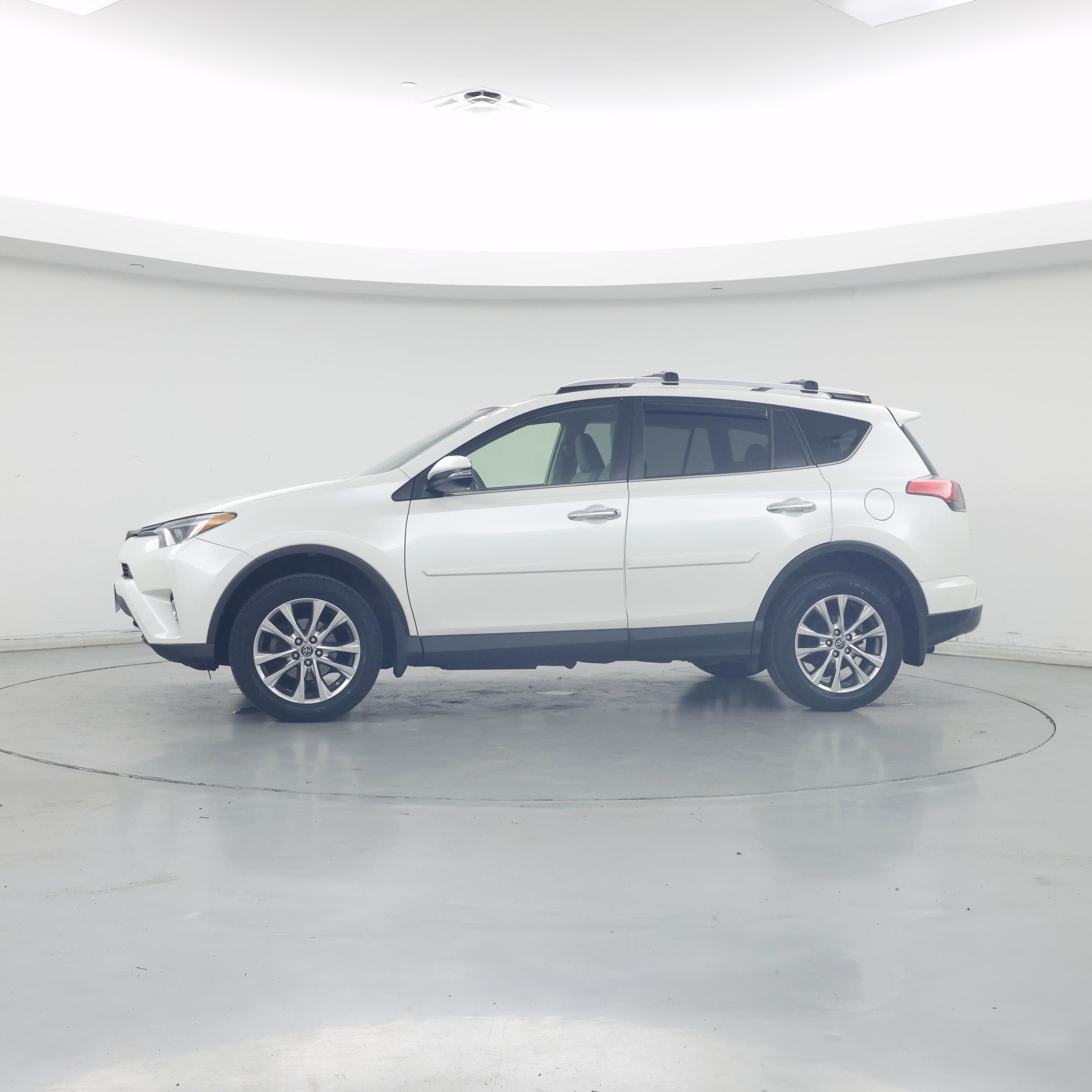 Thumbnail: 2016 Toyota RAV4 - 3