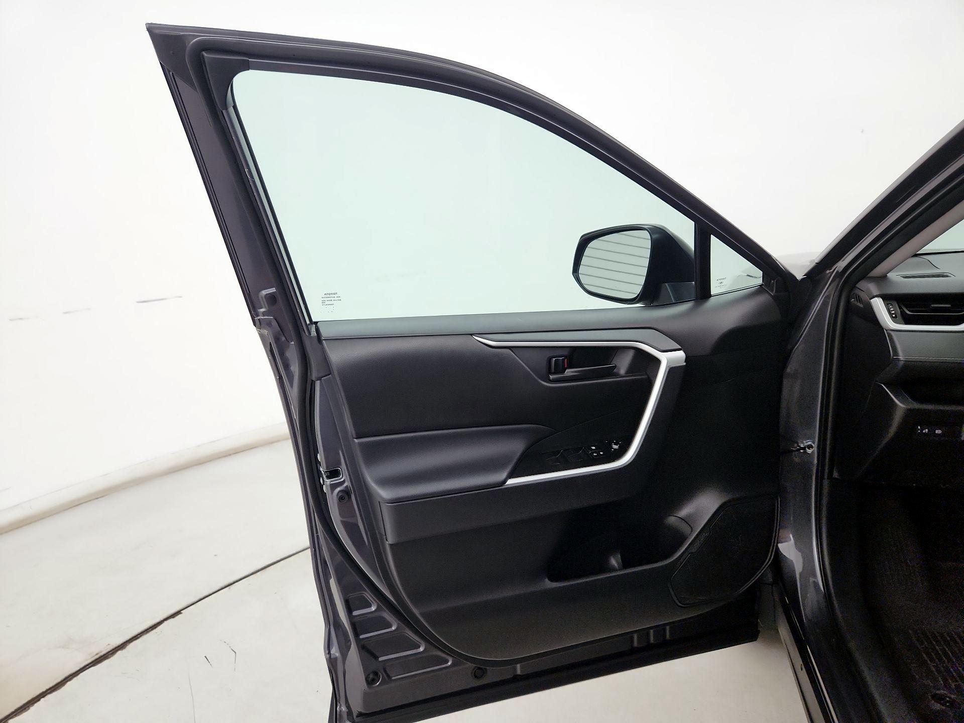 Thumbnail: 2025 Toyota RAV4 - 12