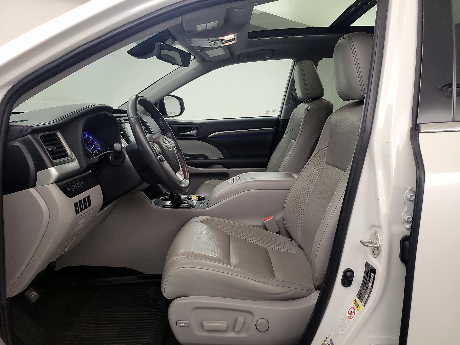 Thumbnail: 2019 Toyota Highlander - 11