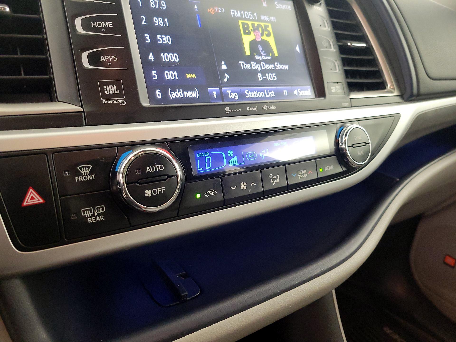 Thumbnail: 2019 Toyota Highlander - 17