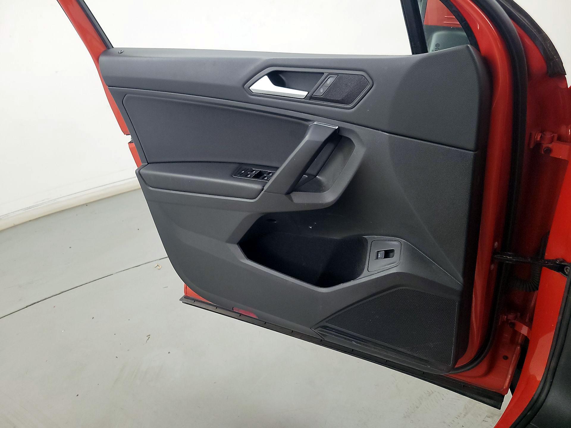 Thumbnail: 2019 Volkswagen Tiguan - 12