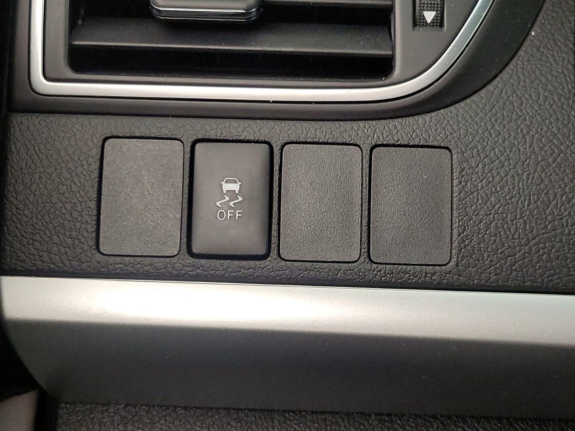 Thumbnail: 2016 Toyota Camry - 13