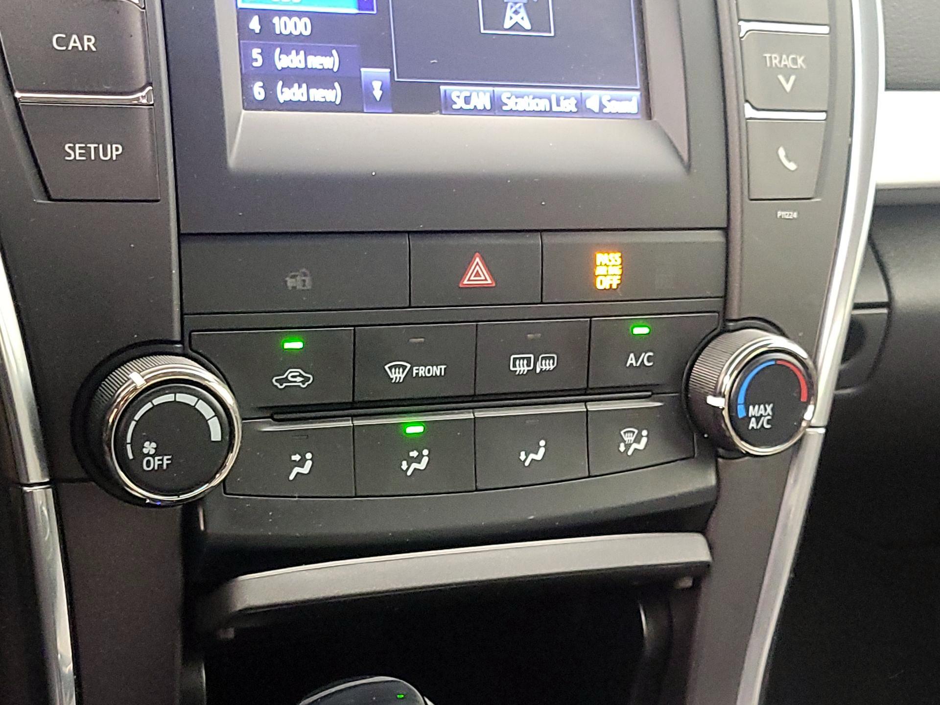 Thumbnail: 2016 Toyota Camry - 16