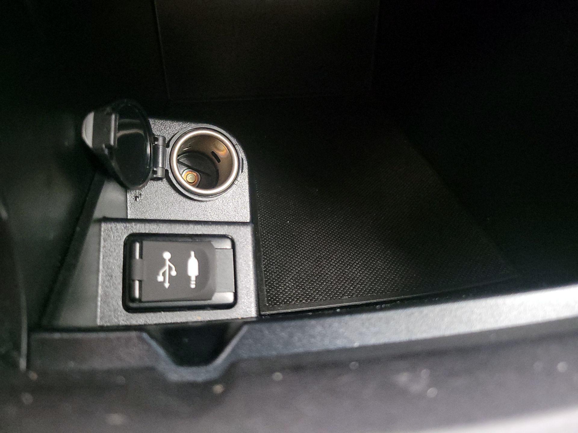Thumbnail: 2016 Toyota Camry - 18