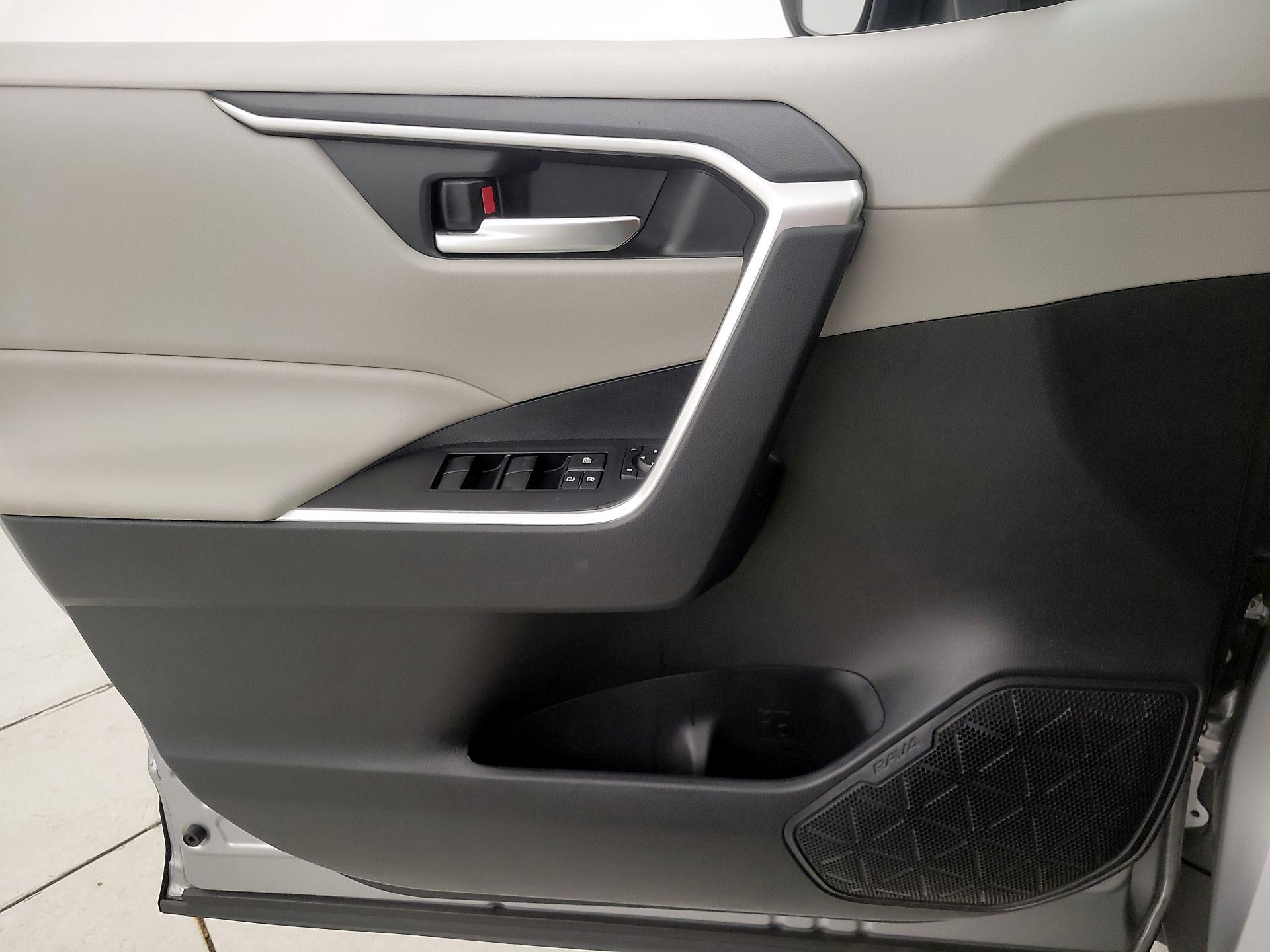 Thumbnail: 2019 Toyota RAV4 - 12
