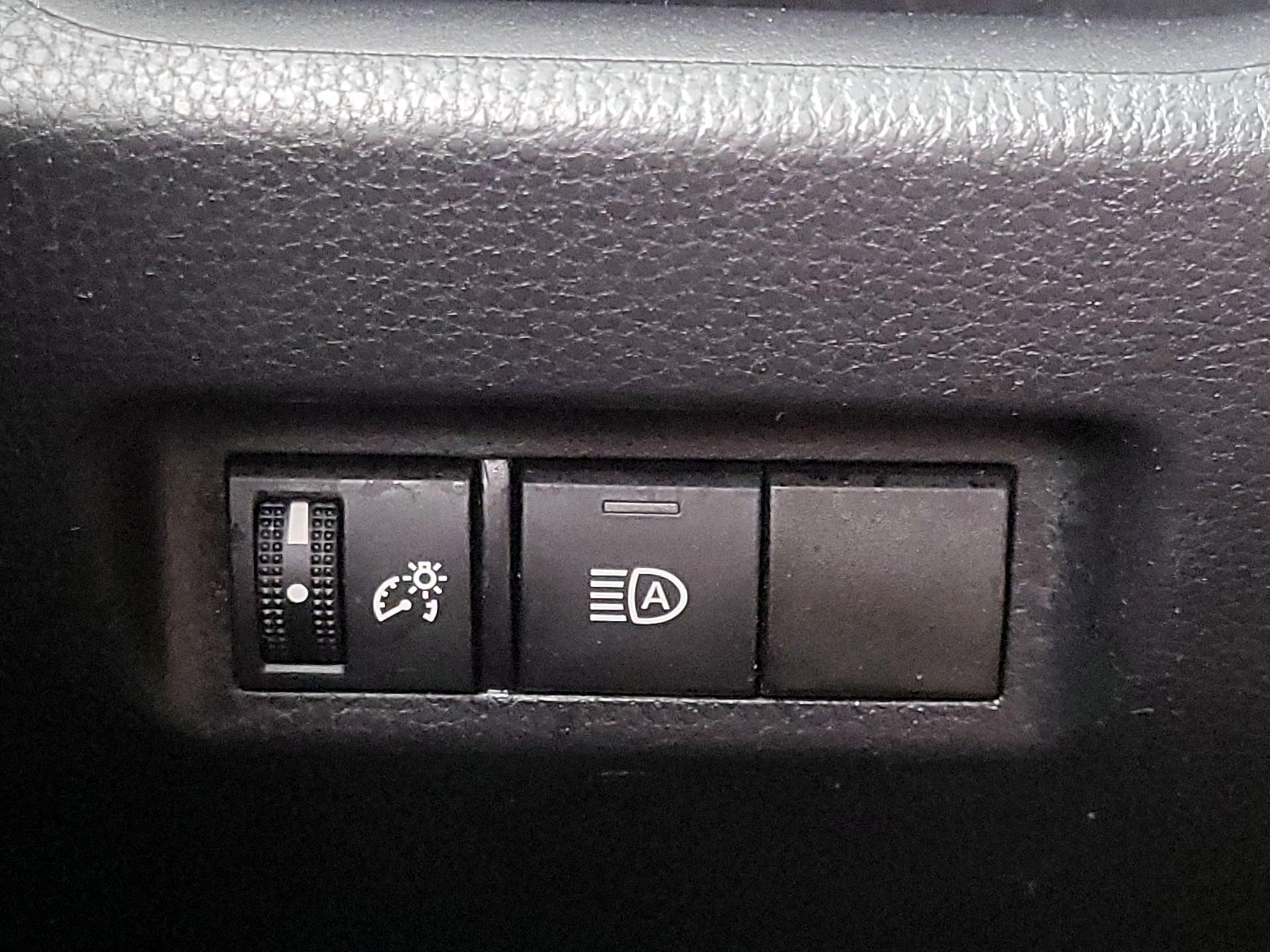 Thumbnail: 2019 Toyota RAV4 - 13