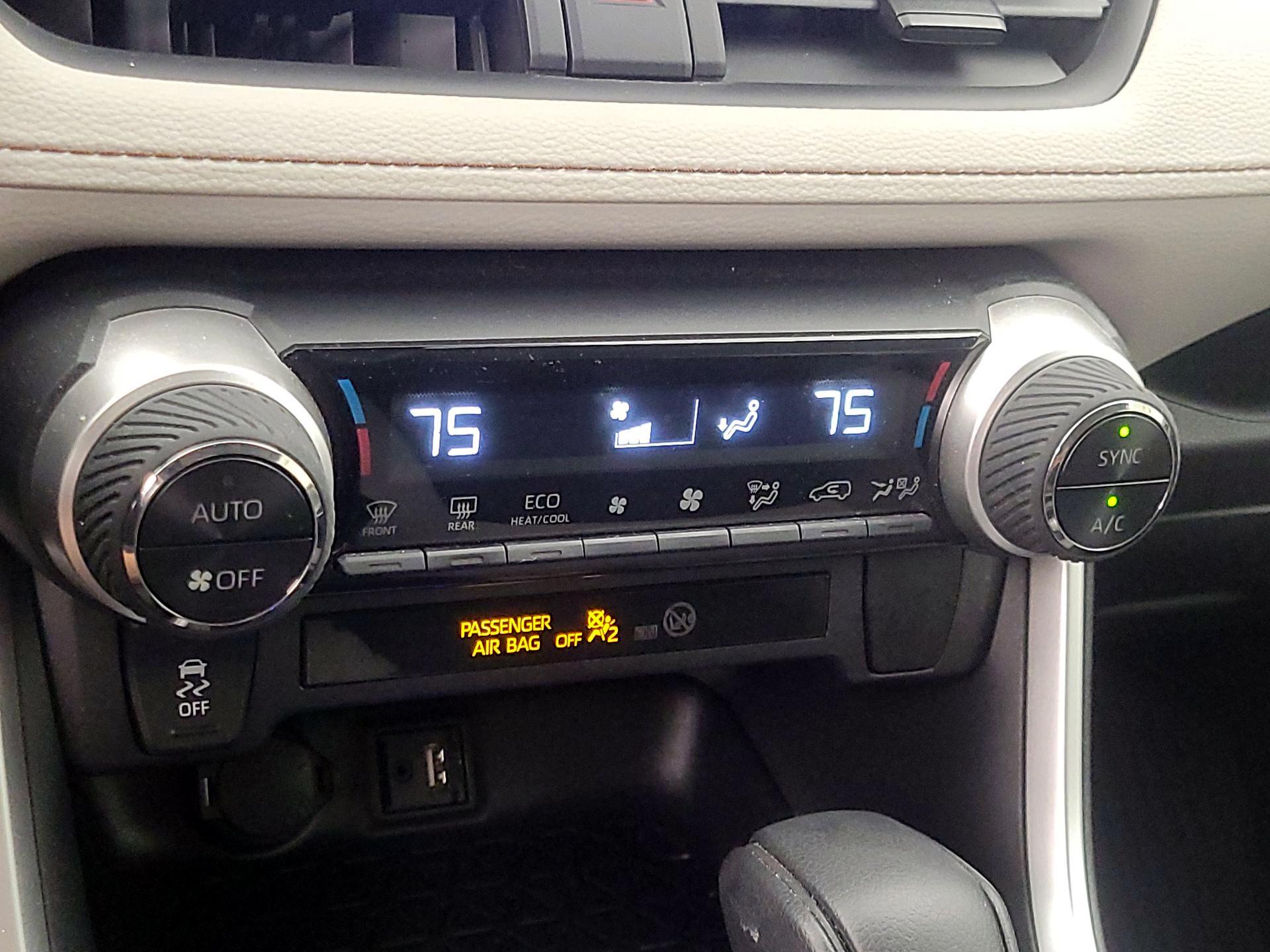 Thumbnail: 2019 Toyota RAV4 - 16