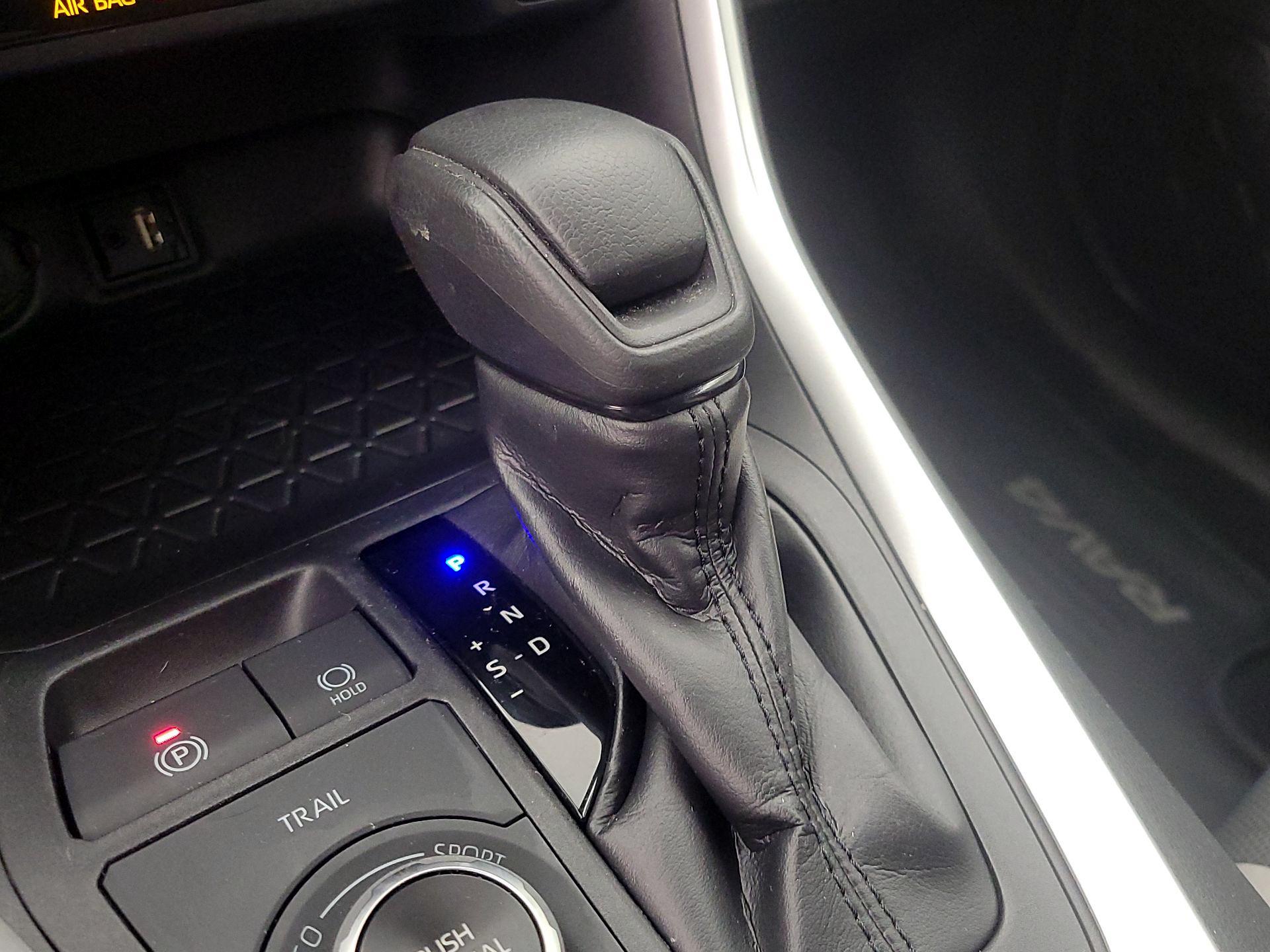 Thumbnail: 2019 Toyota RAV4 - 17