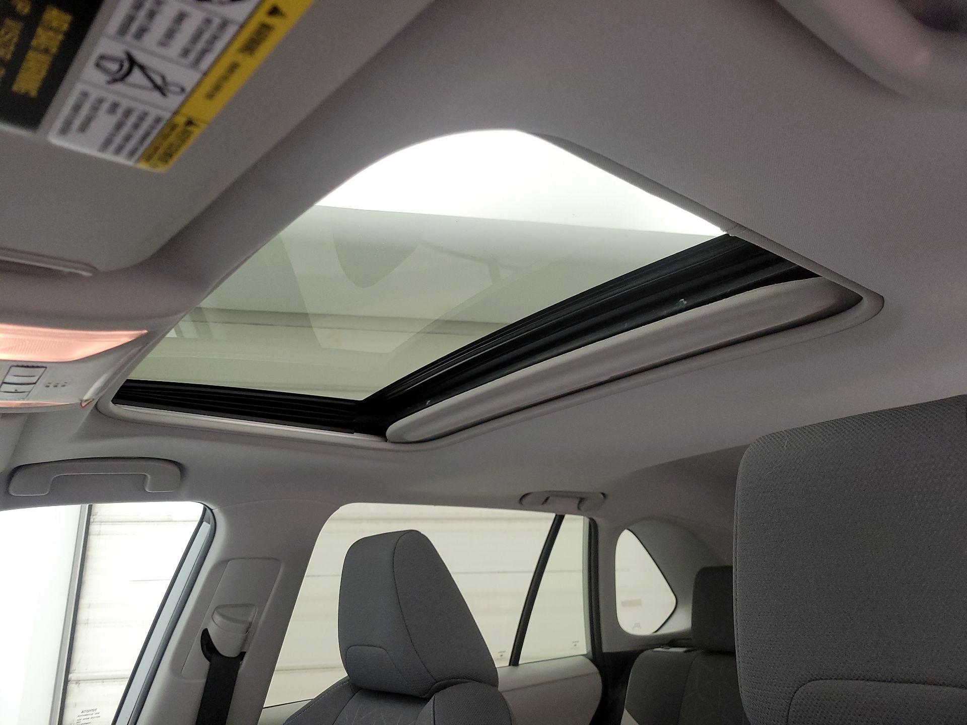 Thumbnail: 2019 Toyota RAV4 - 19