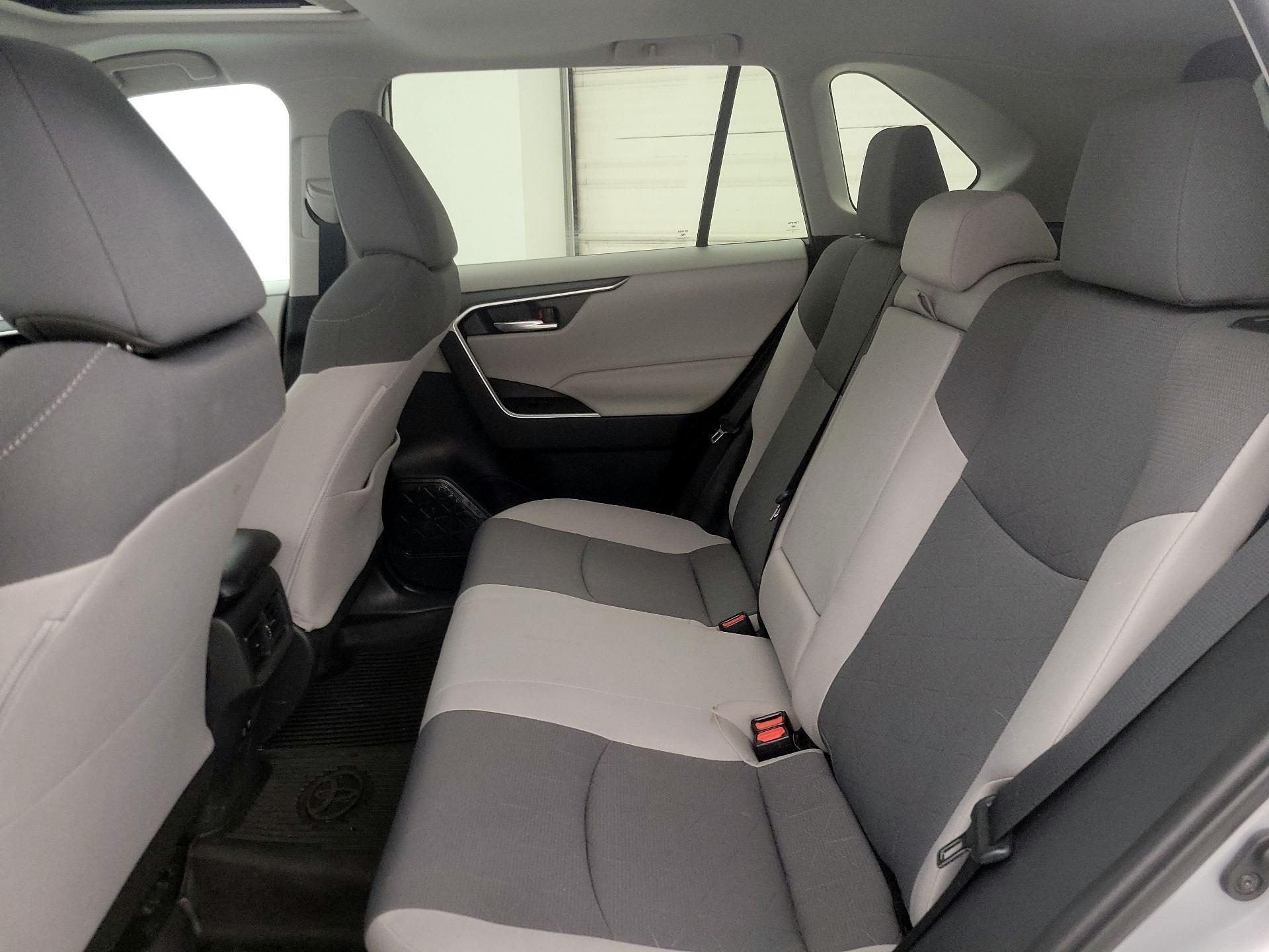 Thumbnail: 2019 Toyota RAV4 - 20