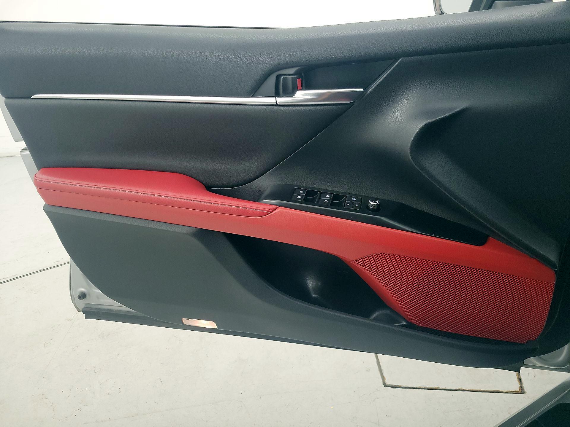 Thumbnail: 2019 Toyota Camry - 12